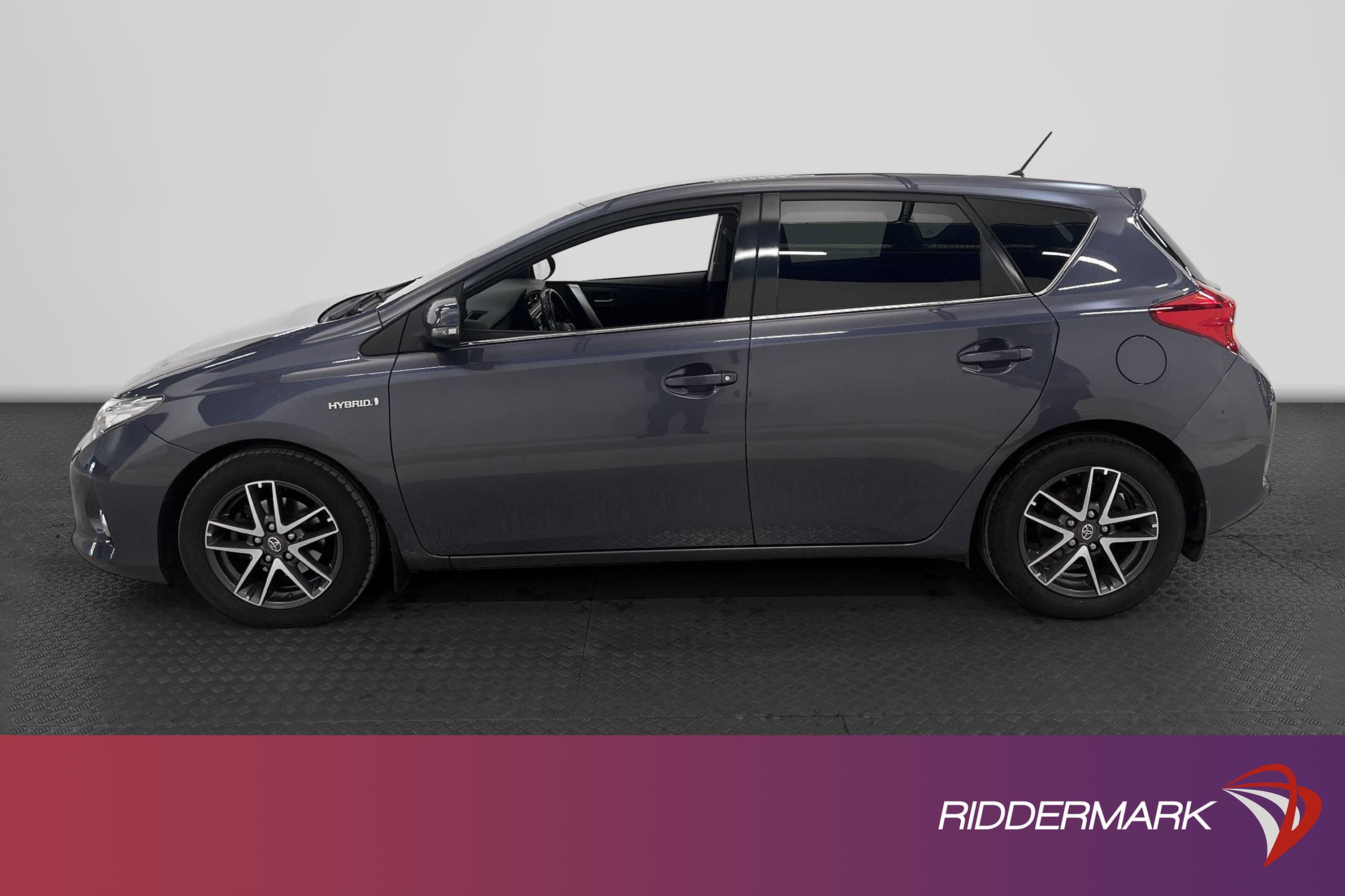 Toyota Auris Hybrid e-CVT 136hk