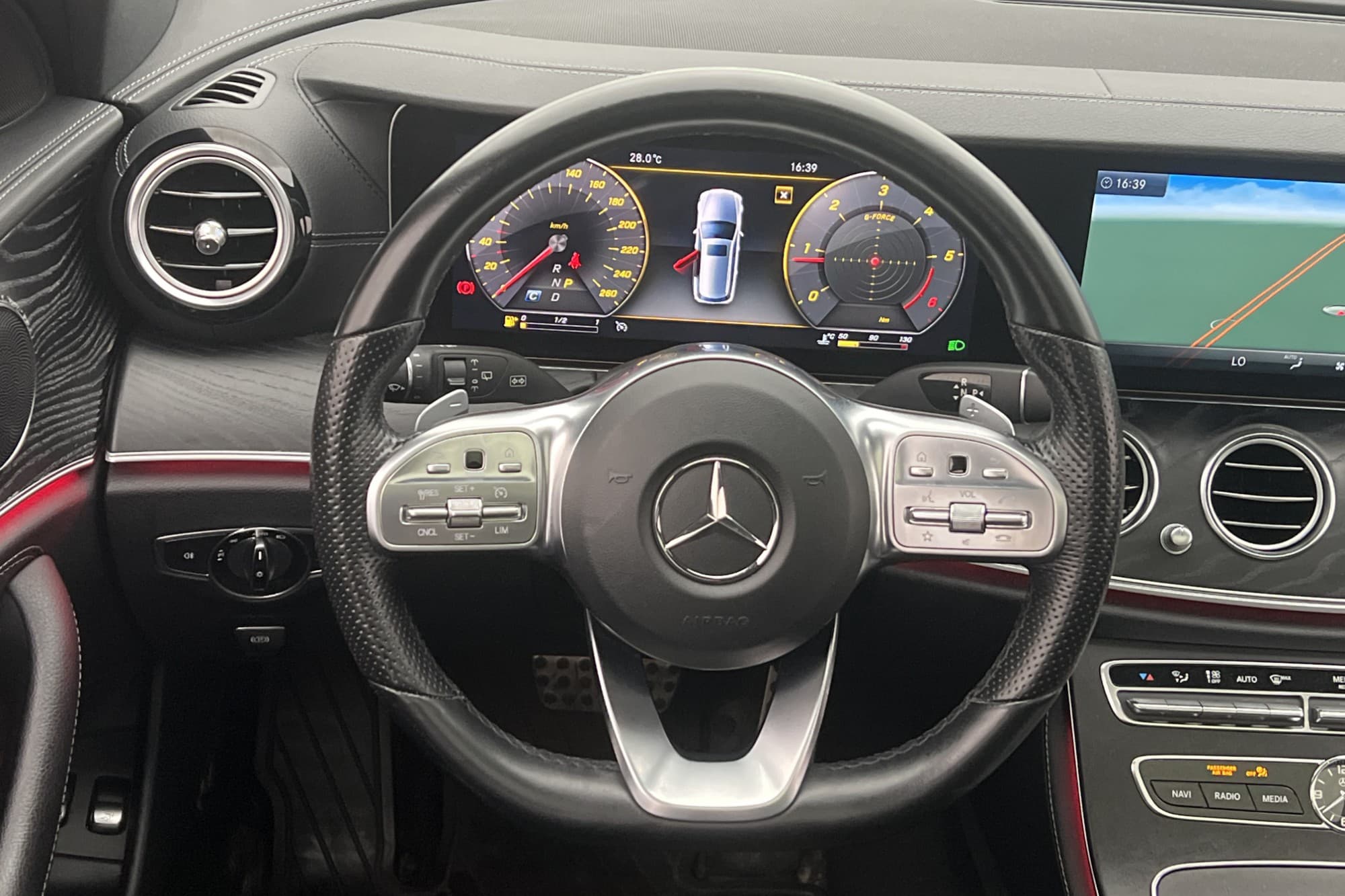 Mercedes-Benz E 220 T d 4M AMG Wide Pano Värmare 360° Drag
