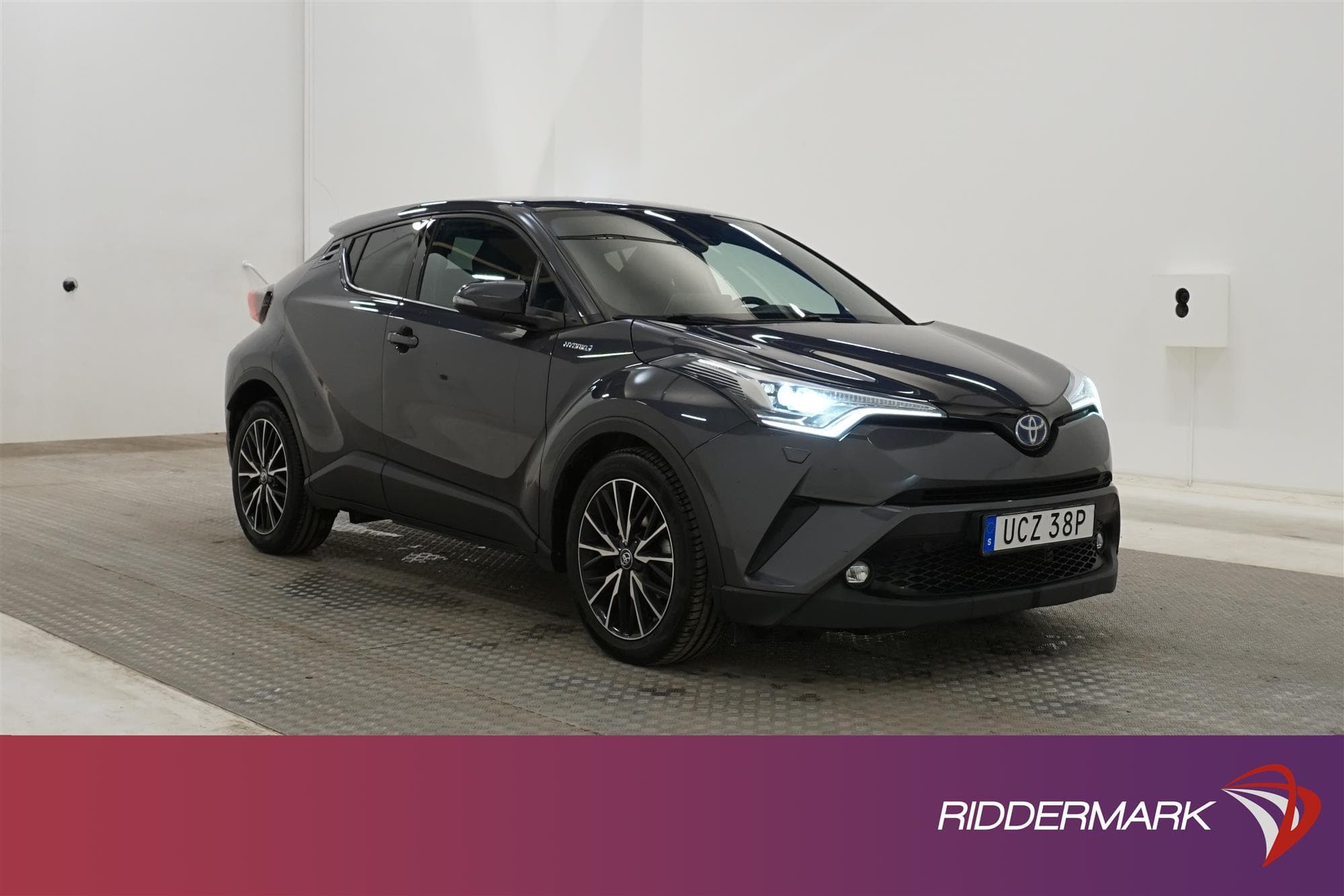 Toyota C-HR Hybrid 122hk Executive JBL B-Kam