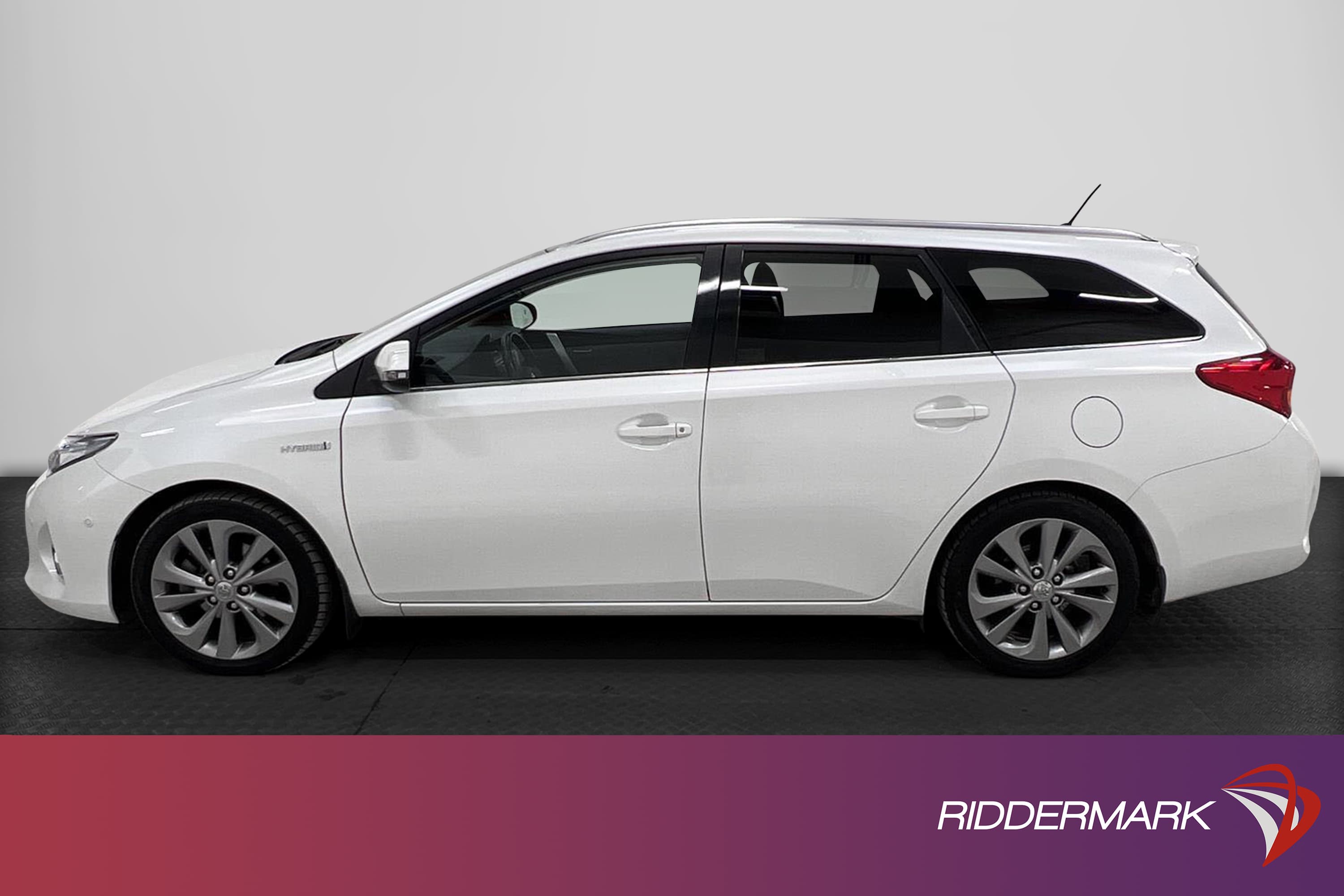 Toyota Auris Hybrid e-CVT 136hk Navi Pano B-Kam 0,40L/mil