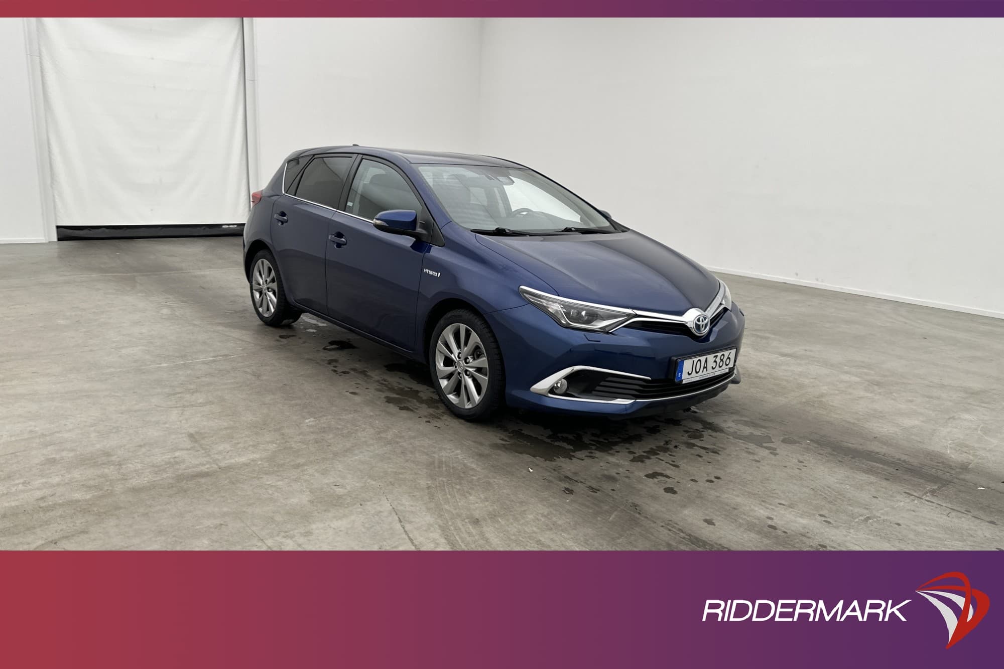 Toyota Auris Hybrid e-CVT 136hk