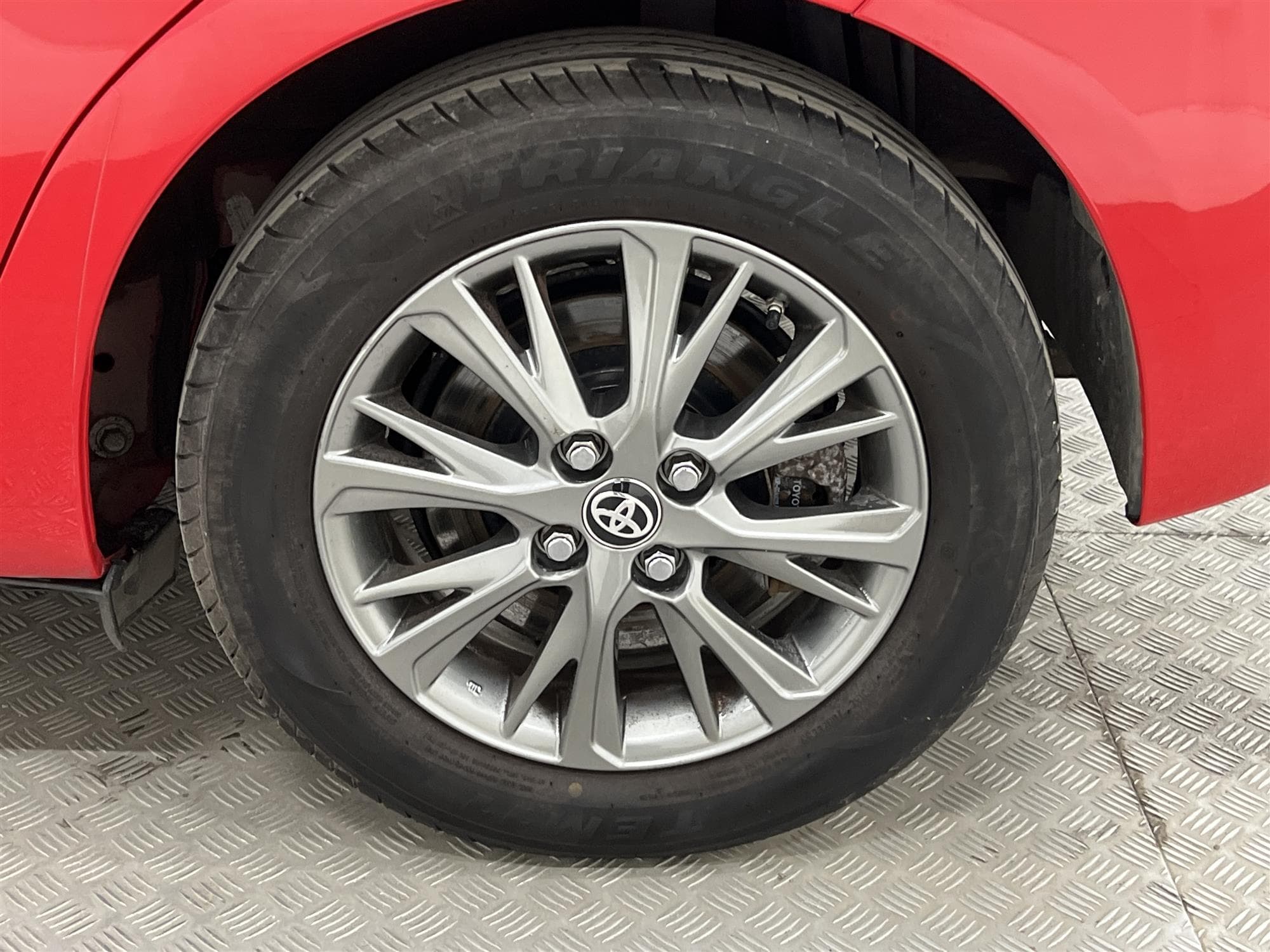 Toyota  Yaris Hybrid e-CVT 101hk B-Kam Låg Skatt 0,33L/mil