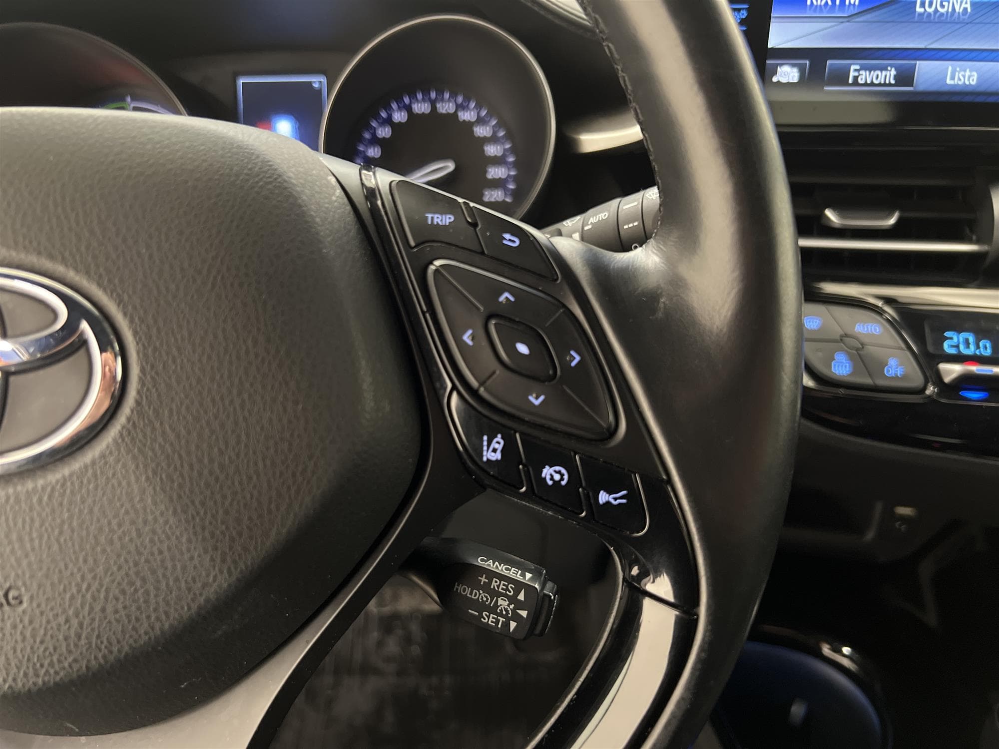 Toyota C-HR Hybrid 122hk JBL B-Kamera Svart Innertak Keyless