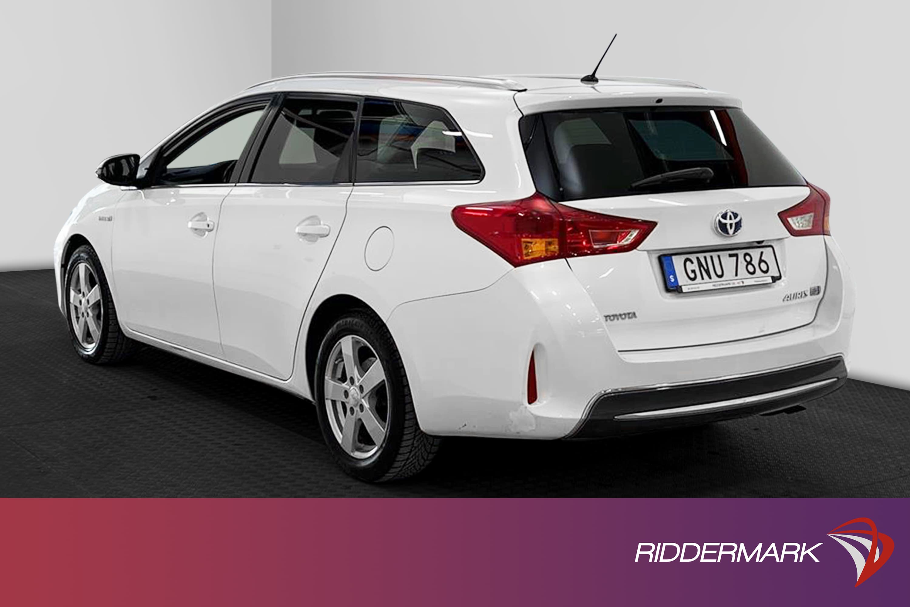 Toyota Auris Hybrid e-CVT 136hk B-Kam 360kr Skatt 0,39L/mil 
