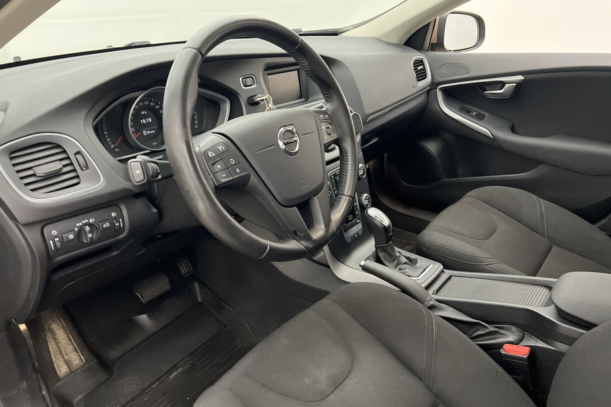 Volvo V40 D2 120hk Kinetic P-Värmare Sensorer Farthållare
