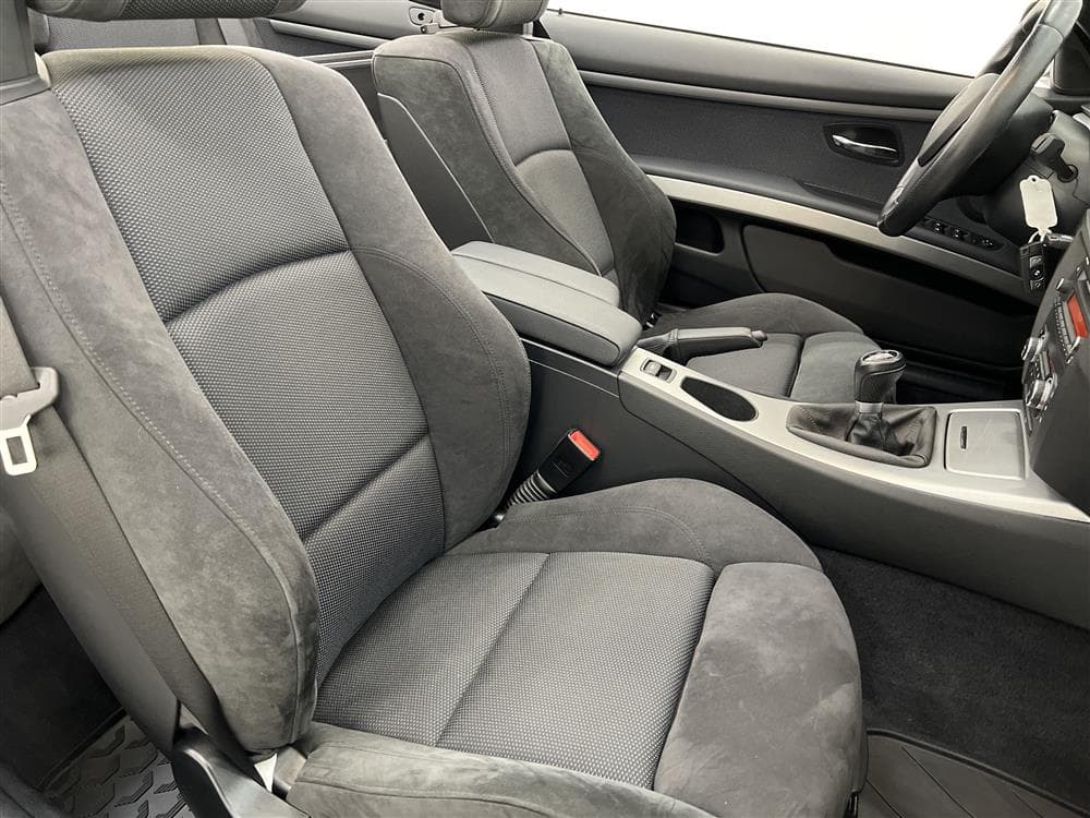 BMW 320i Cabriolet 170hk M-Sport 1-brukare Plåtcab 0,56l/milinteriör