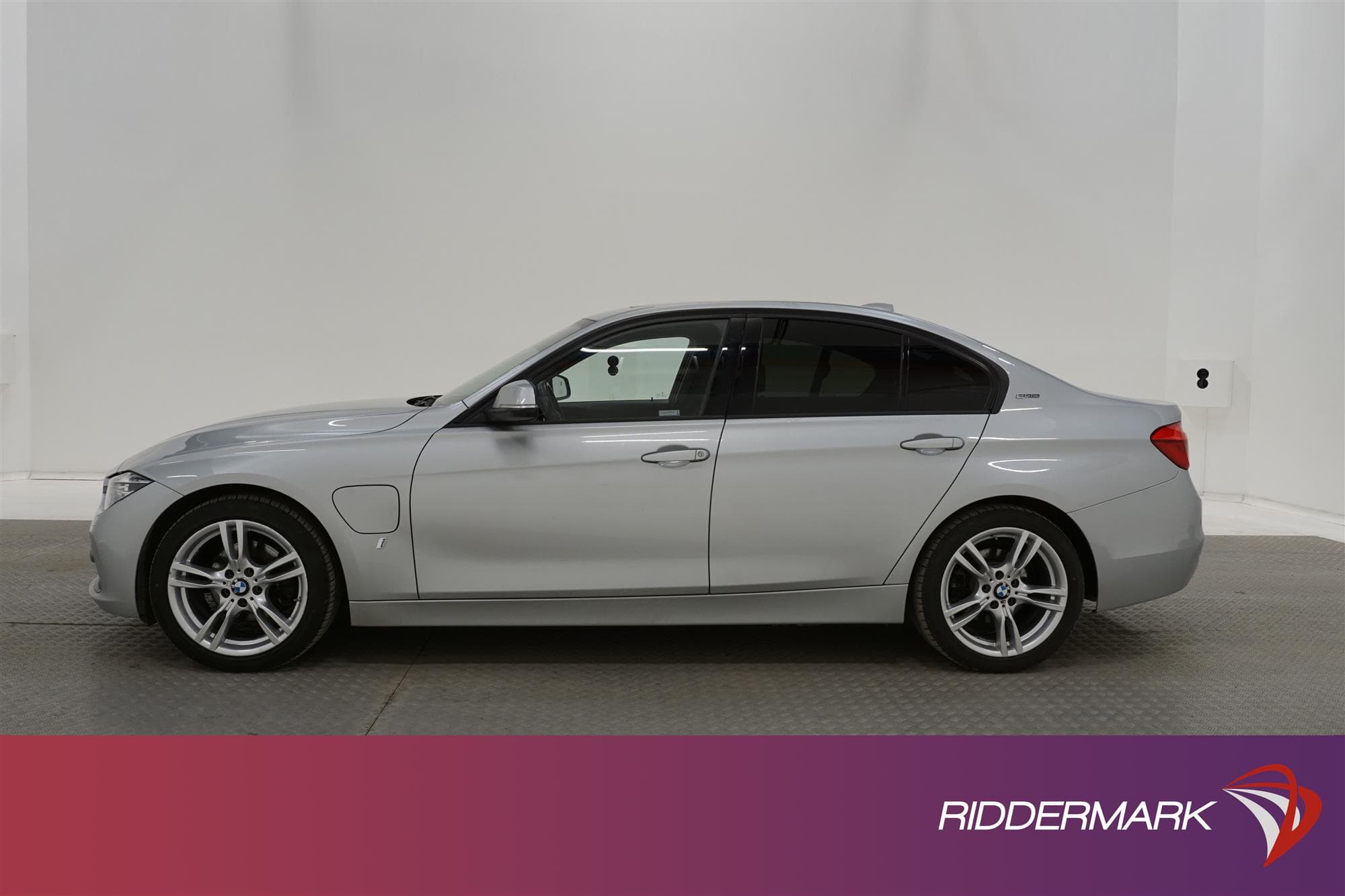 BMW 330e Sedan 252hk