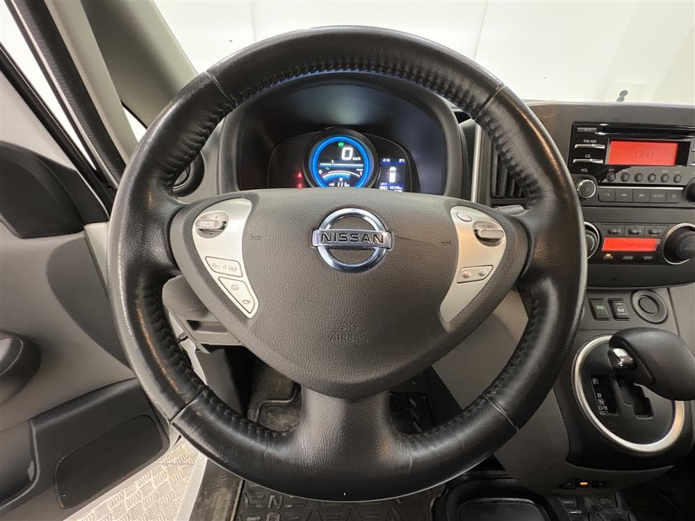 Nissan e-NV200 40,0 kWh 109hk El-skåpbil Kamera Moms 
