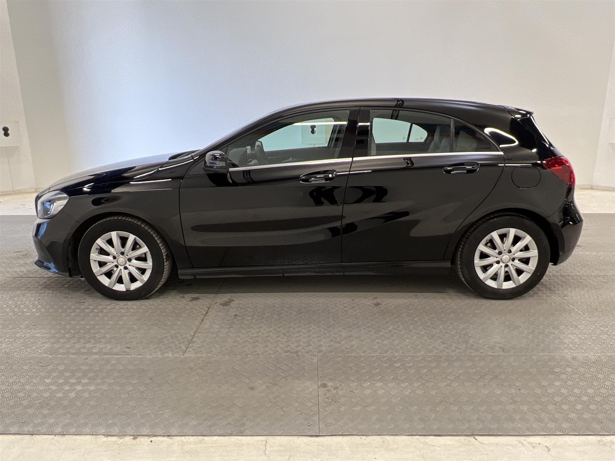 Mercedes-Benz A180 122hk