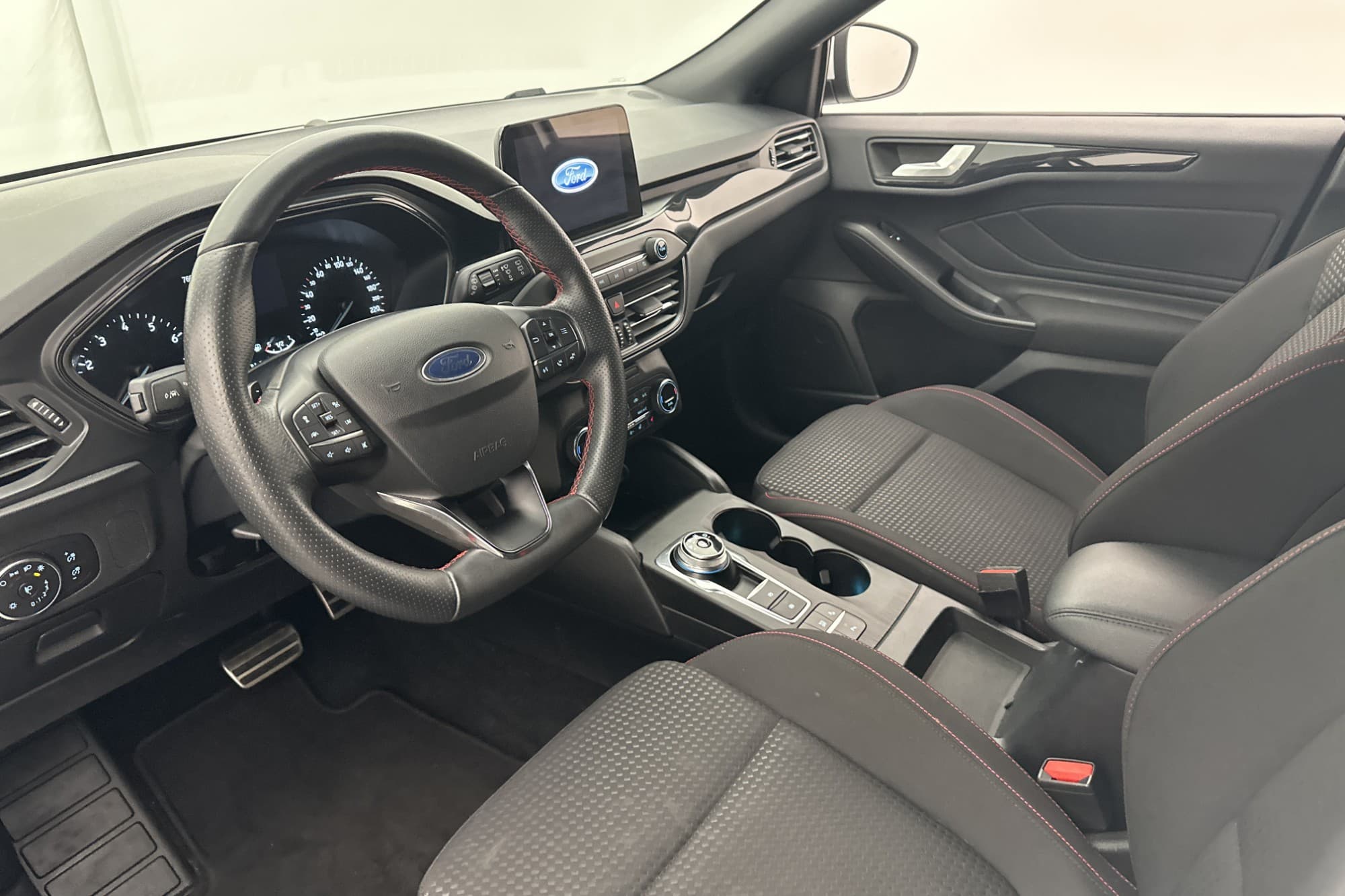 Ford Focus 125hk ST-Line B-Kam MOMS CarPlay 976kr Årsskatt