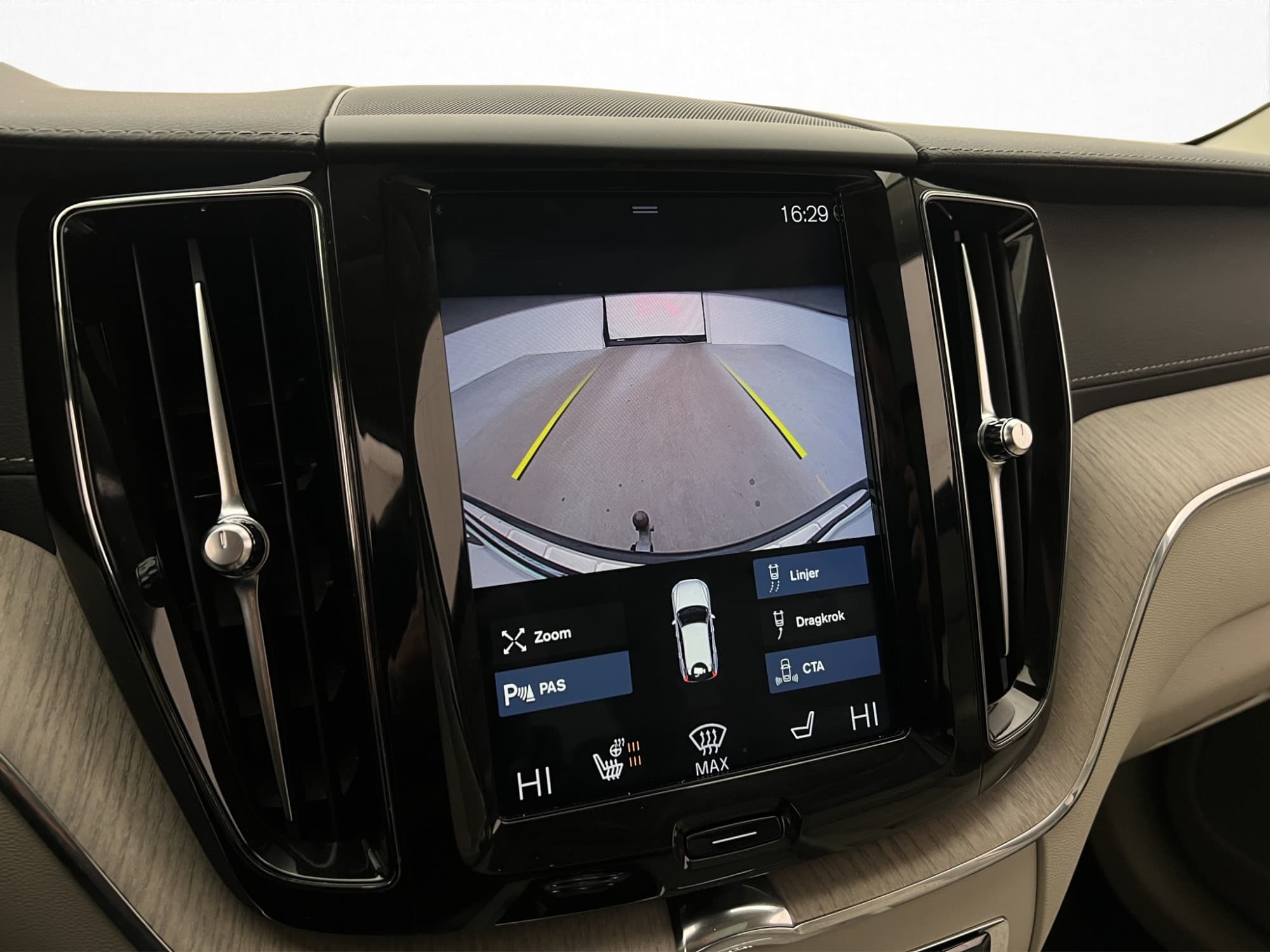 Volvo XC60 B4 AWD Inscription Drag Pano Skinn Värmare BLIS