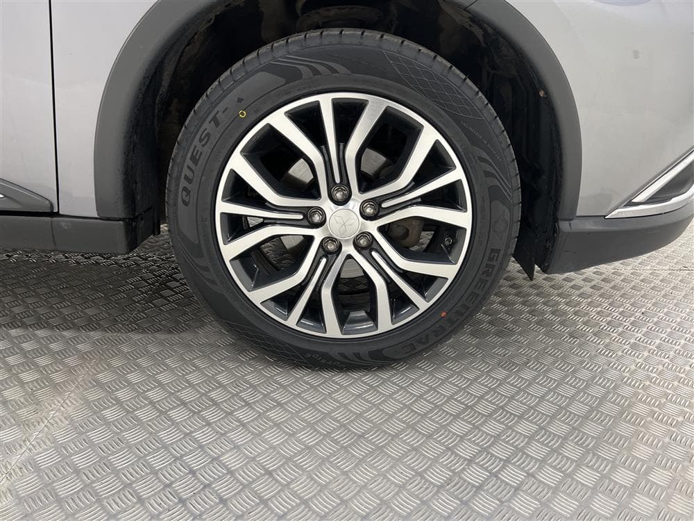 Mitsubishi Outlander 4WD Business Kamera 7-Sits HELG KAMPANJinteriör