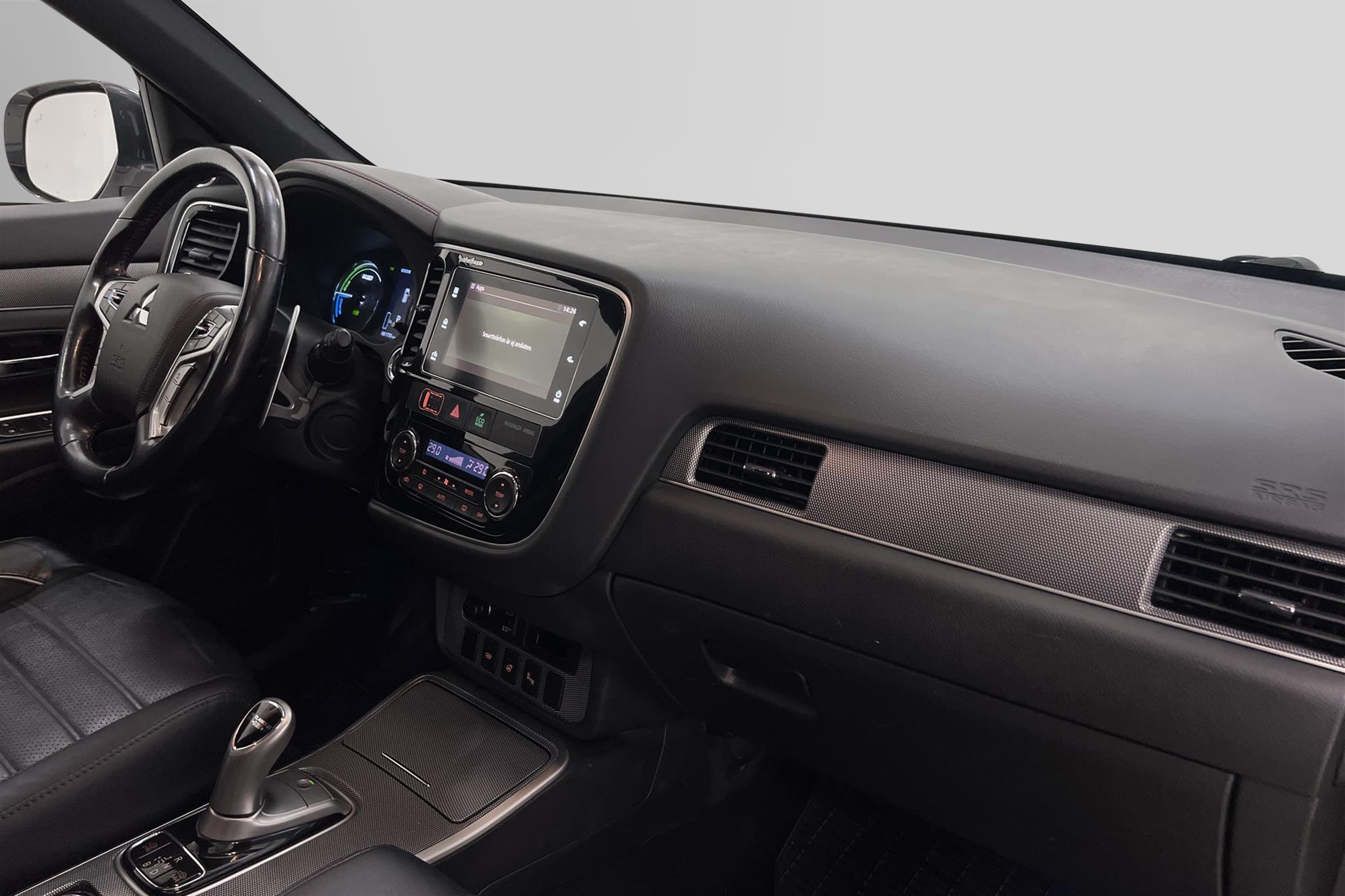 Mitsubishi Outlander P-HEV 4WD 360° Drag Taklucka Carplayinteriör