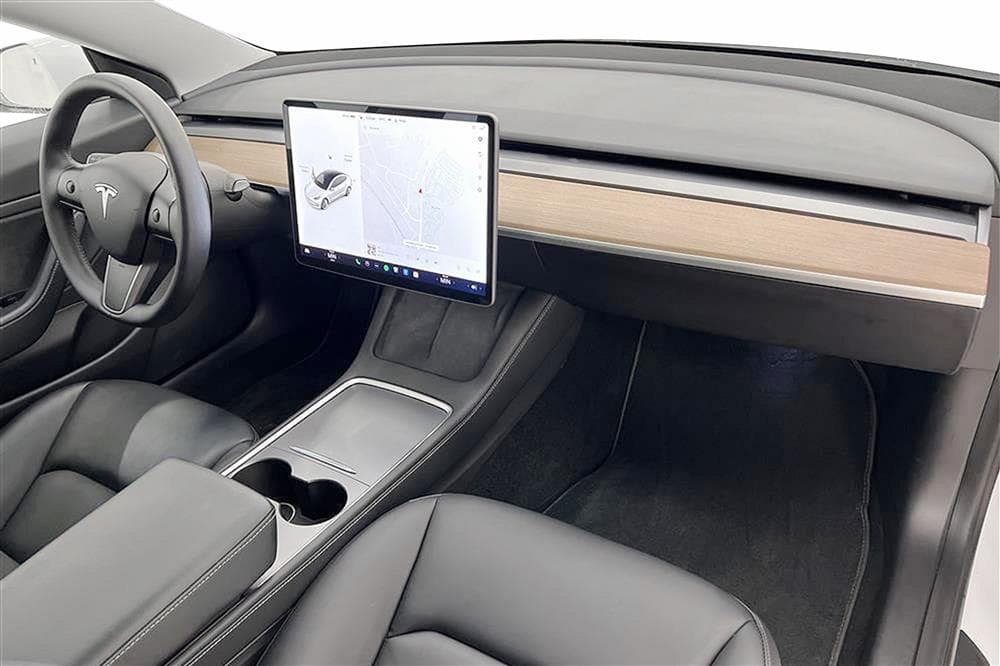 Tesla Model 3 Long Range AWD 440hk Svensksåld Premiuminteriör