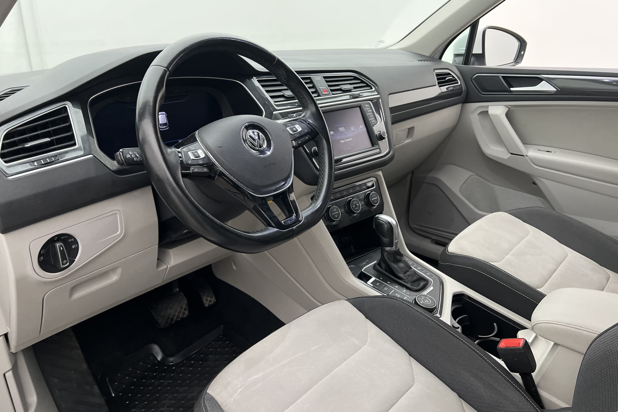 Volkswagen Tiguan TDI 4M 190hk Värmare Cockpit Kamera Drag