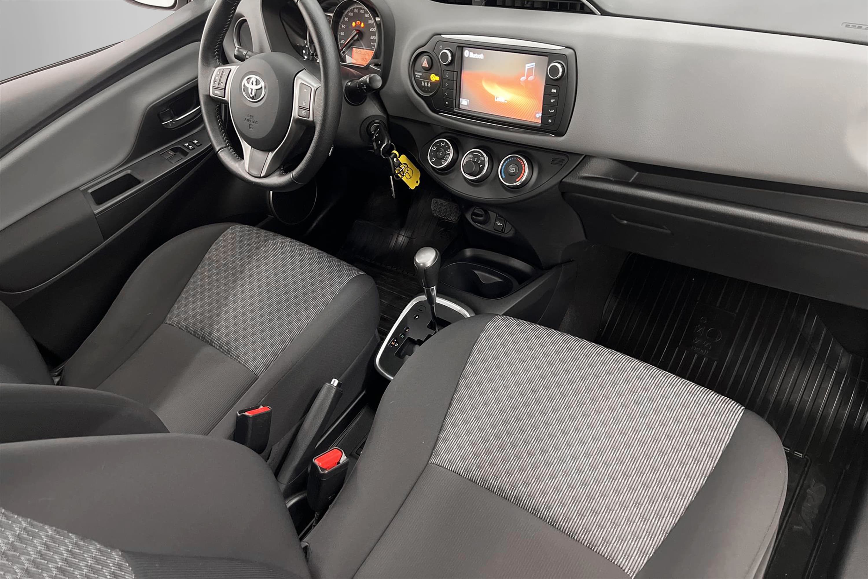 Toyota Yaris 1.33 99hk B-Kamera 426kr Skatt 0,49L/mil