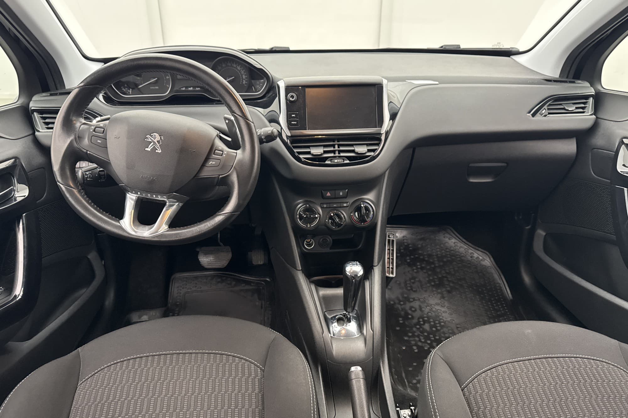 Peugeot 208 1.2 VTi 82hk Motor & Kupévärmare Farthållare