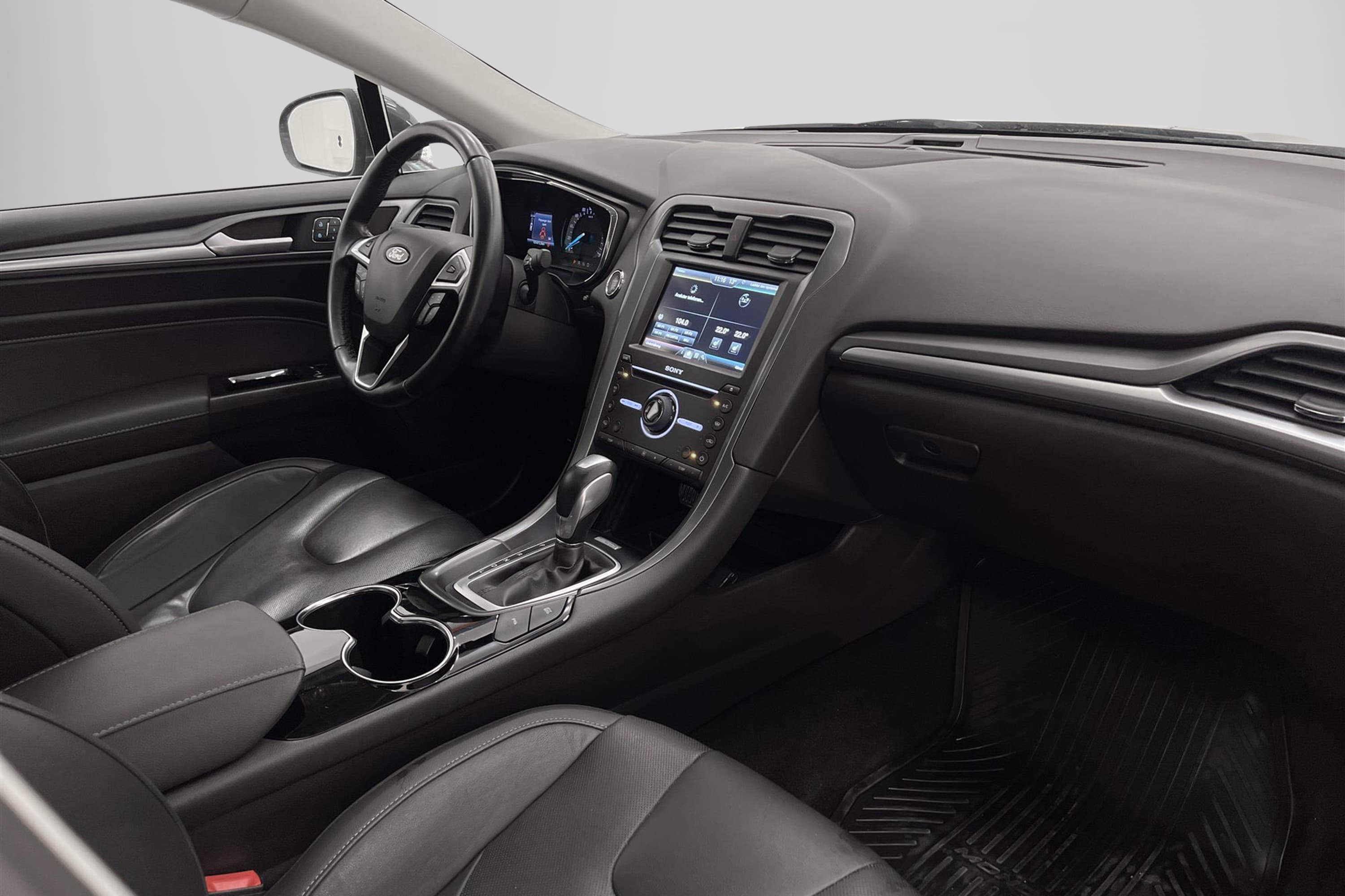 Ford Mondeo Hybrid e-CVT 187hk Keyless Helskinn 0,5L/mil