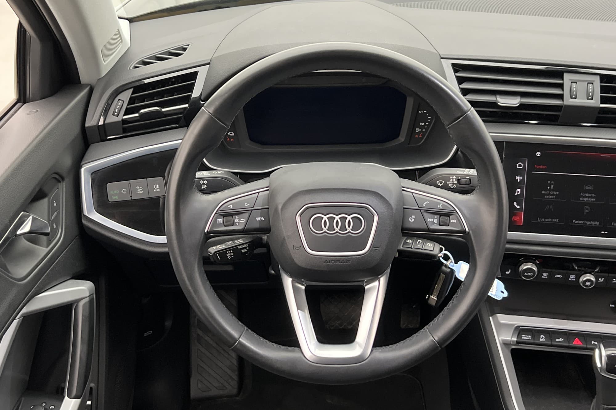 Audi Q3 45 TFSI e Cockpit Kamera Rattvärme Dragkrok MOMS