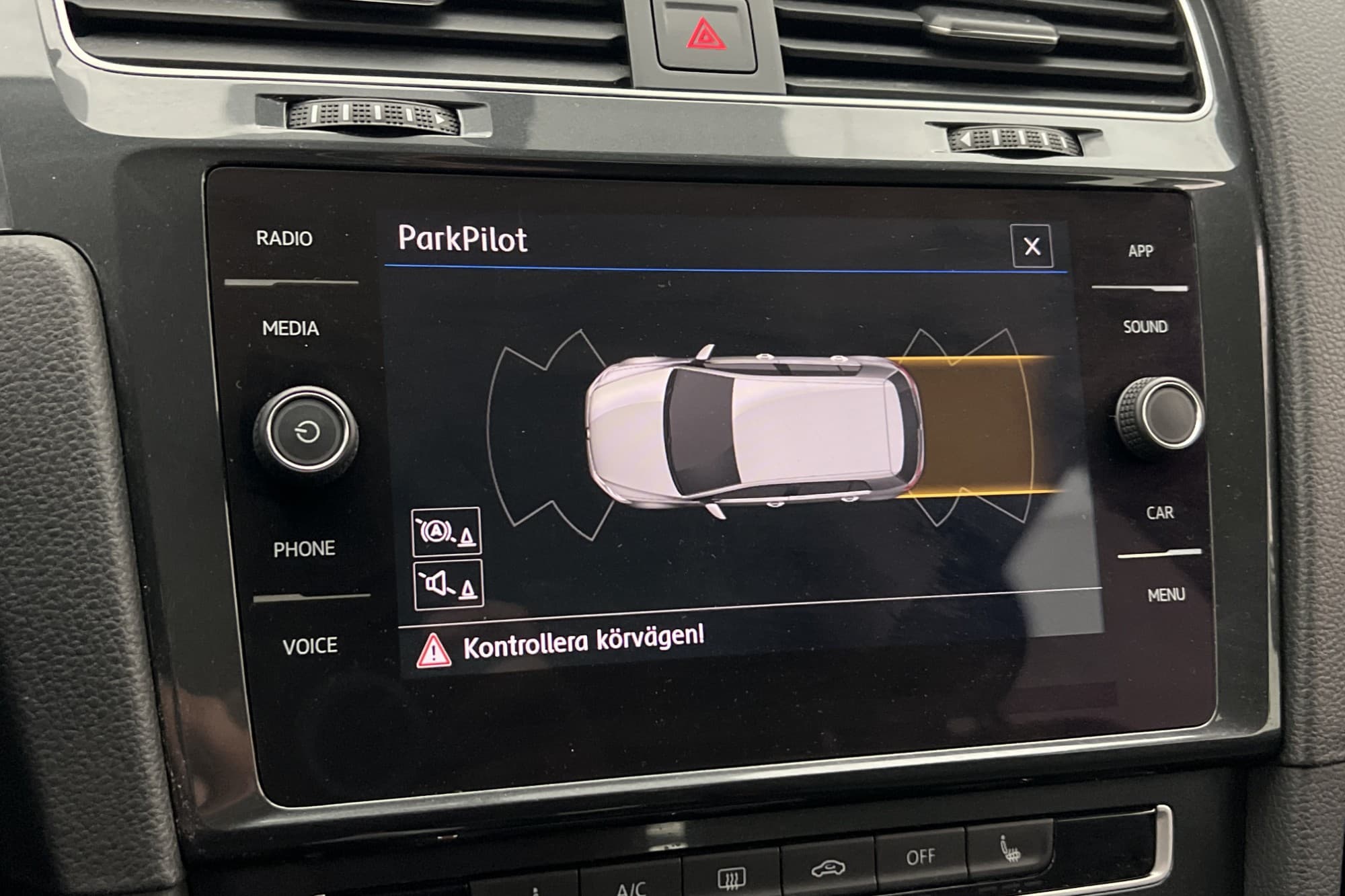 Volkswagen Golf 1.0 TSI 116hk M&K-Värmare P-Sensorer CarPlay