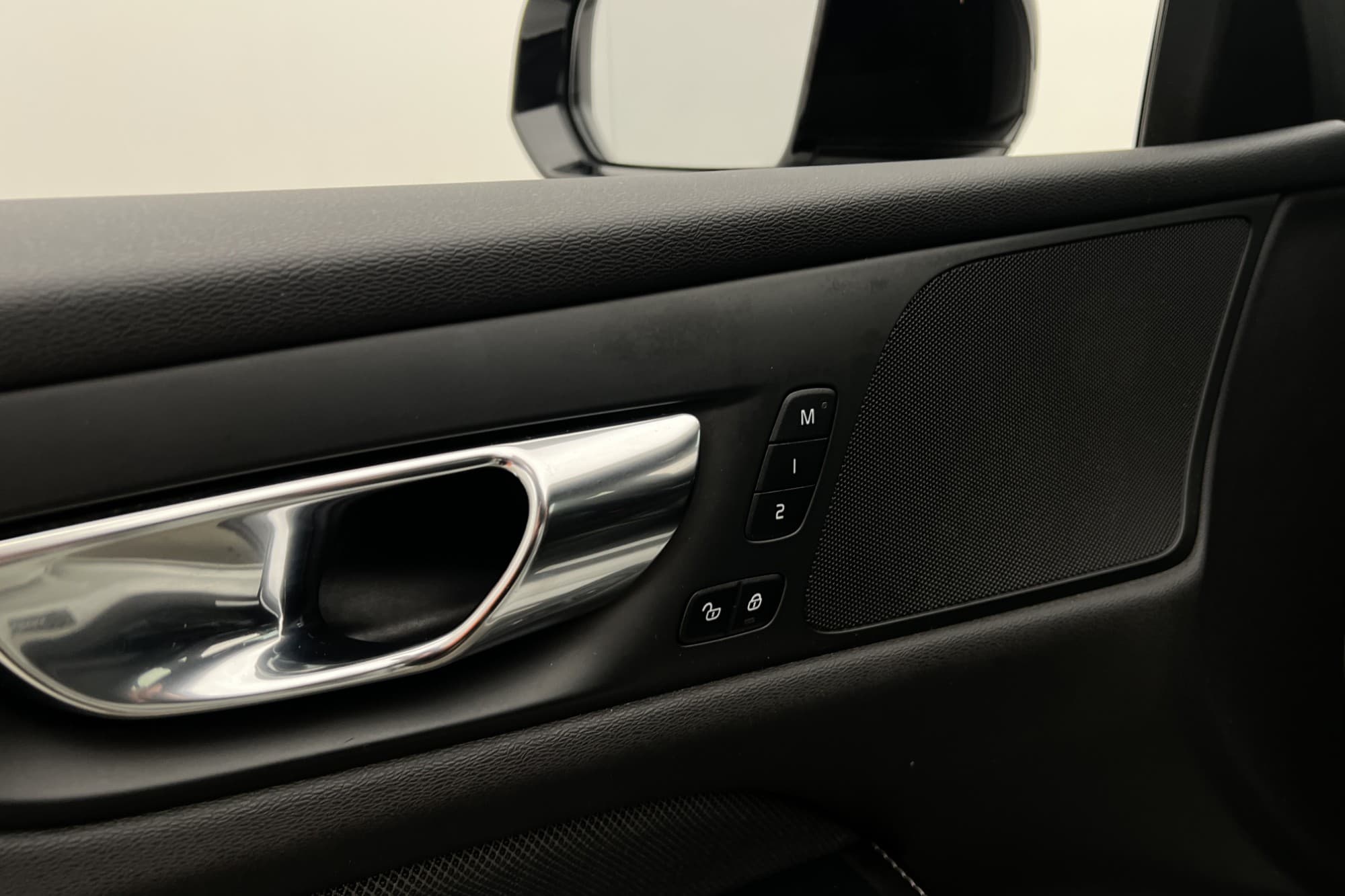 Volvo V60 D3 R-Design Värm Adapt-fart CarPlay Keyless VOC