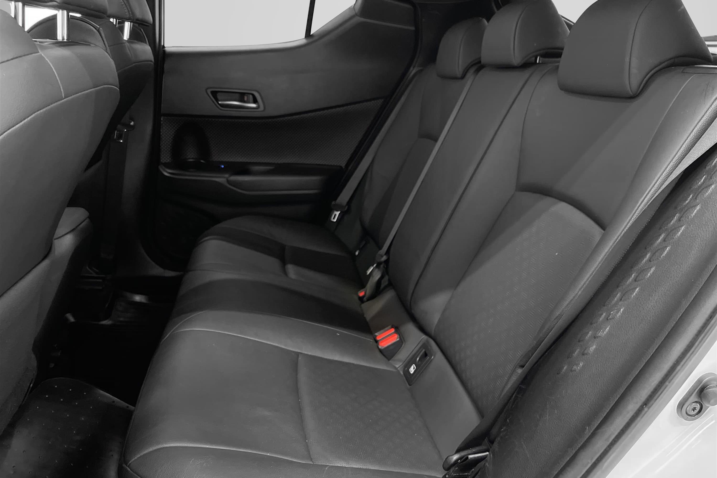 Toyota C-HR  Hybrid 122hk Executive JBL Navi Skinn Dragkrok