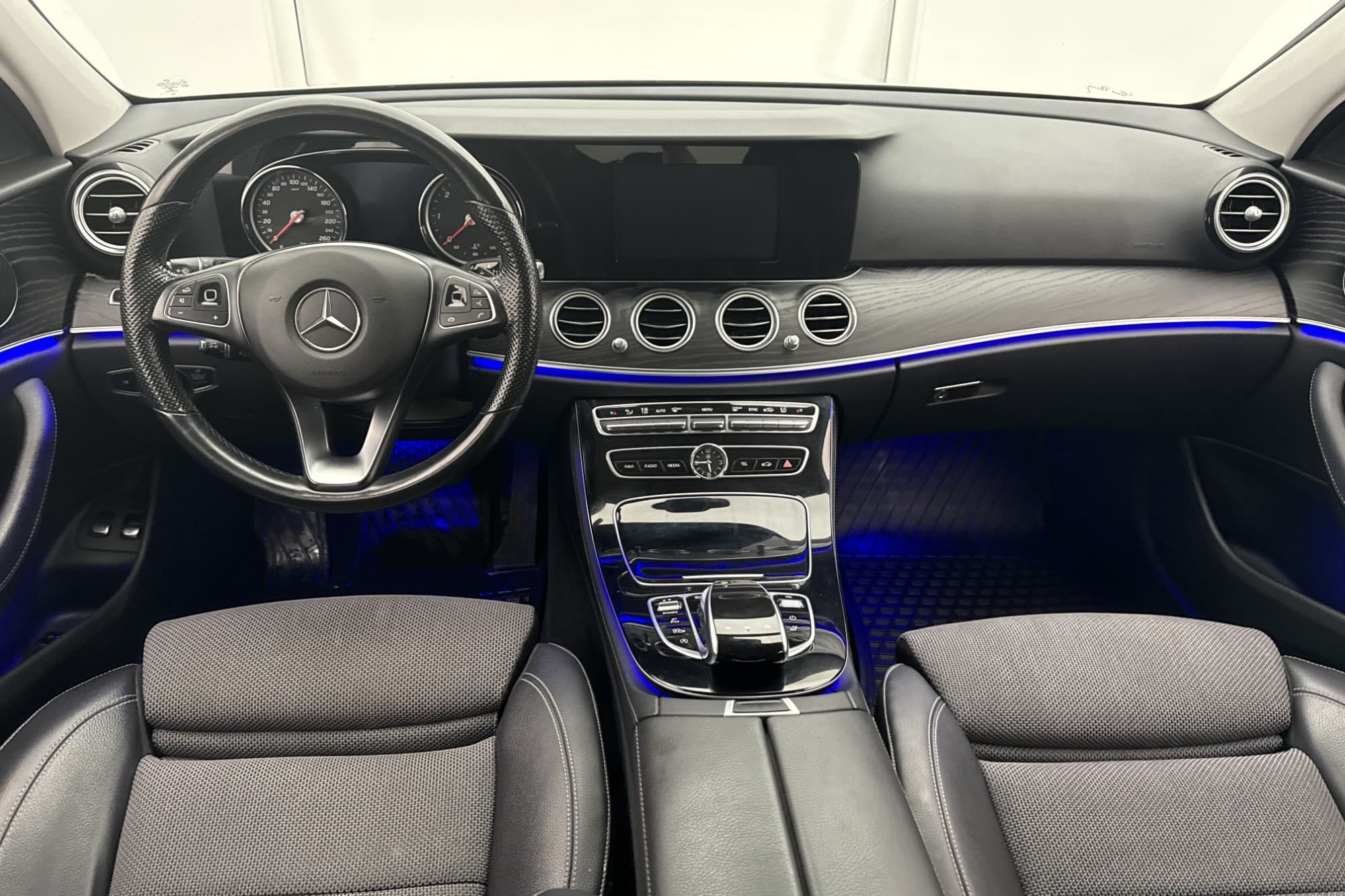 Mercedes-Benz E 220 d Avantgarde 360° Navi Drag Ambient