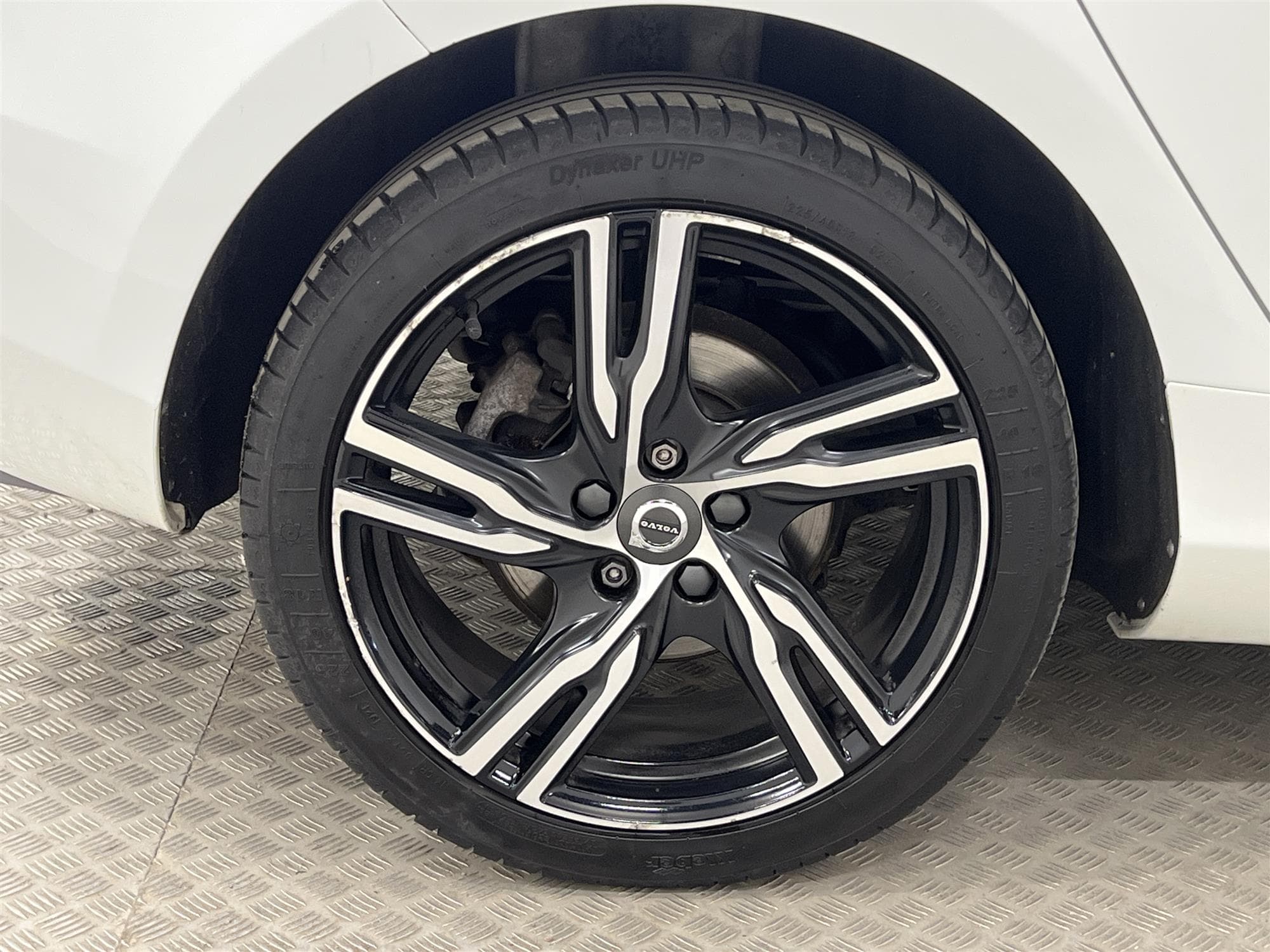 Volvo V40 T4 190hk R Design H/K Skinn Navi B-Kam 0,46L/mil