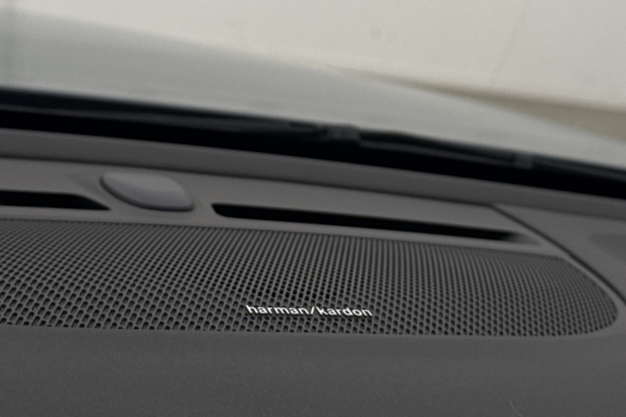 Volvo XC40 P8 AWD Recharge Pano H/K Värm CarPlay Drag 360°