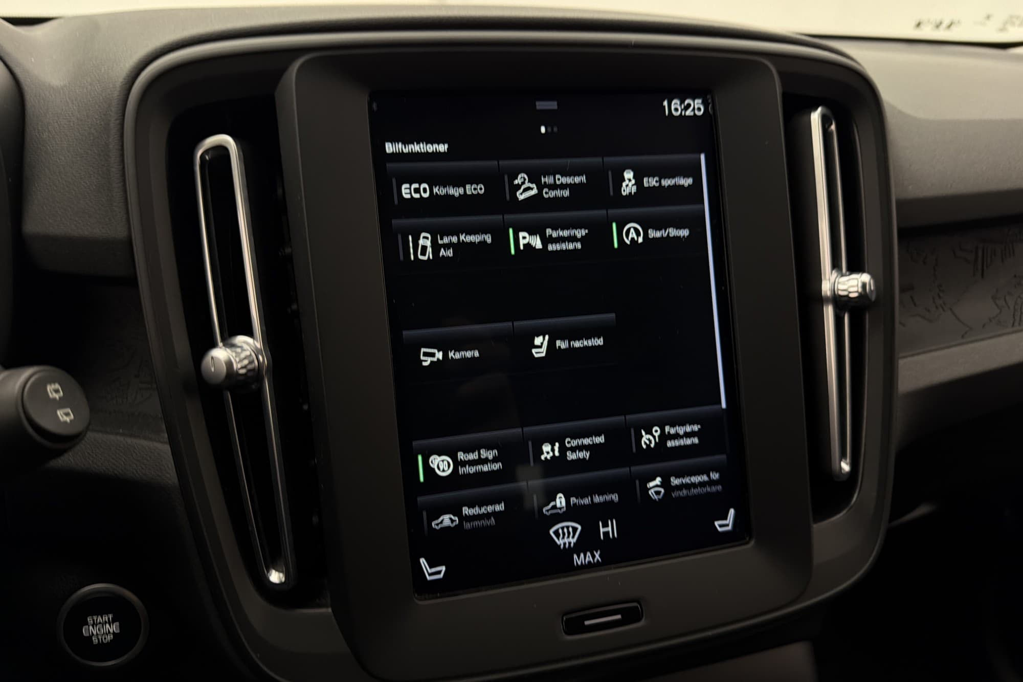 Volvo XC40 T2 129hk Kinetic VOC Värmare Kamera Rattvärme  