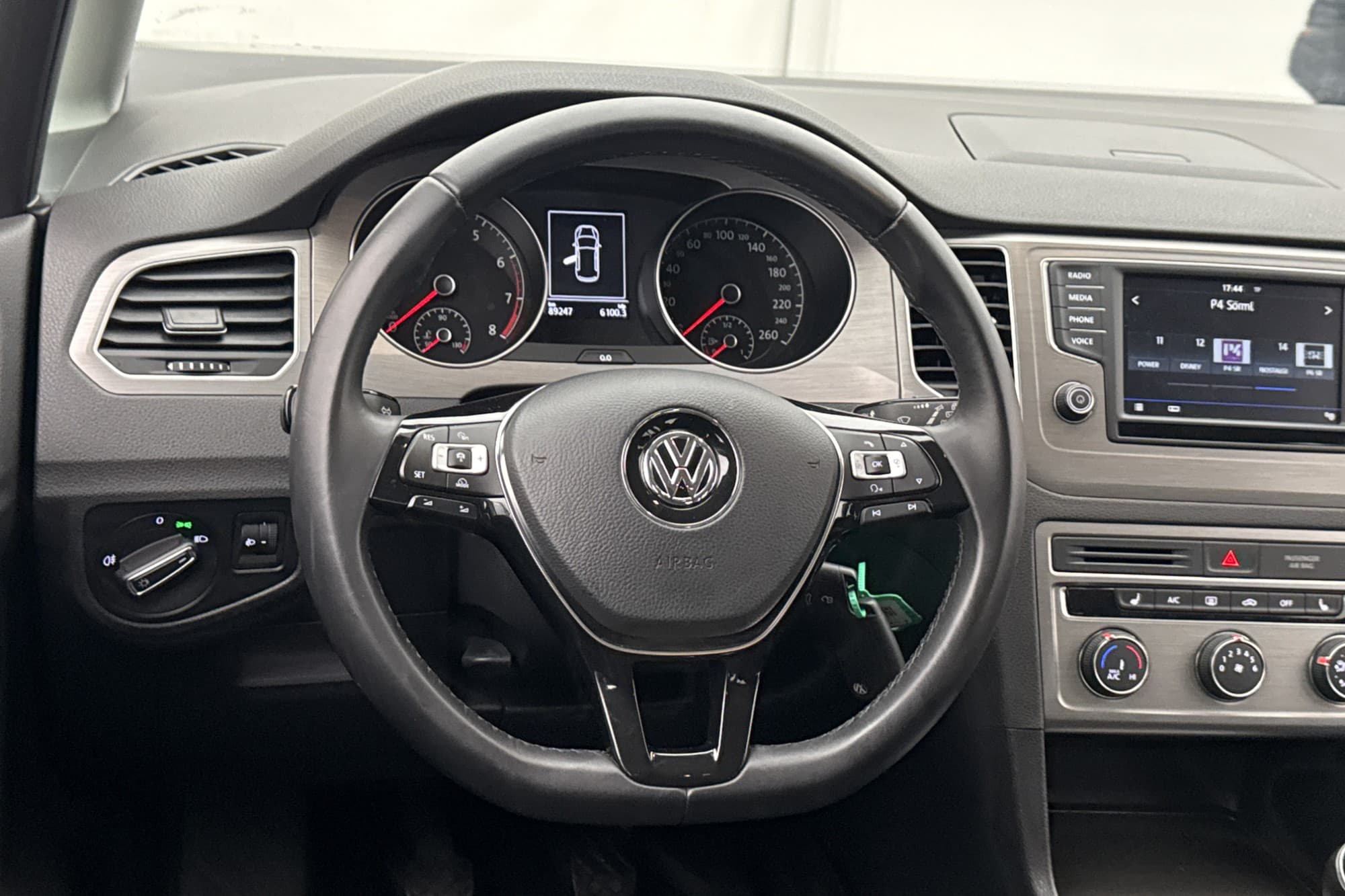 Volkswagen Golf Sportsvan TSI 110hk Style CarPlay Sensorer