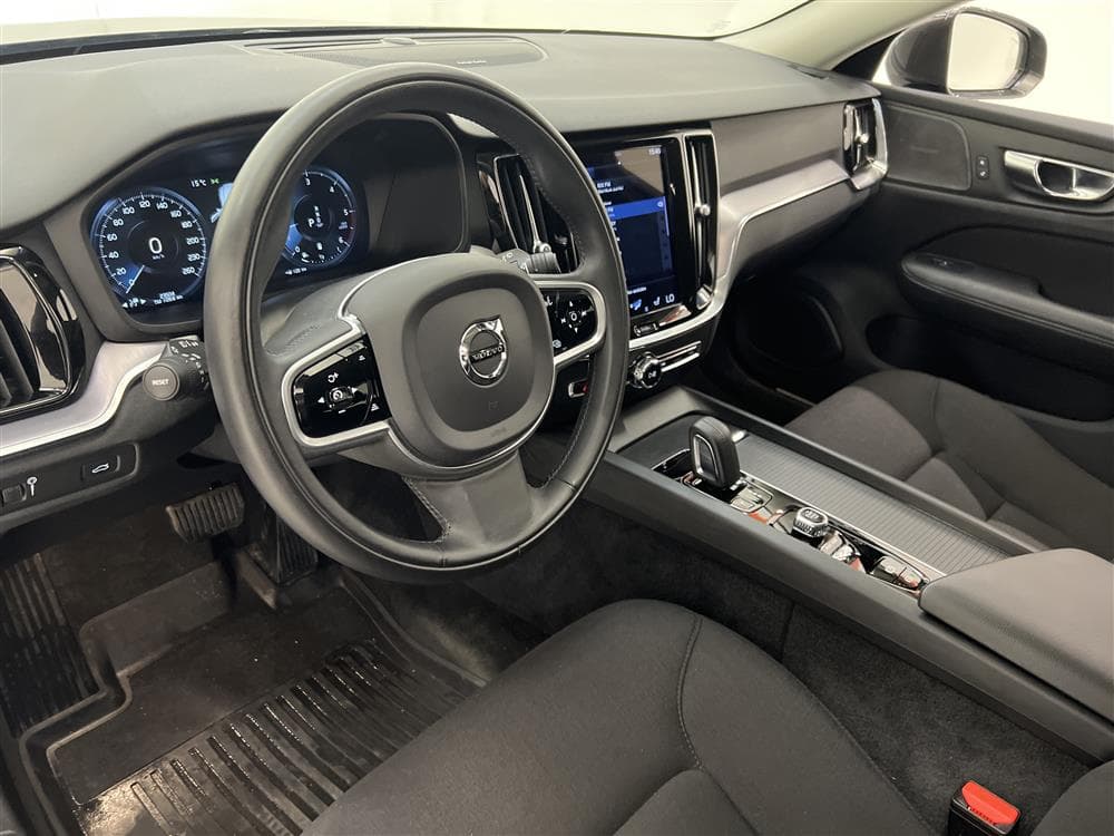 Volvo V60 B4 Cross Country AWD Momentum GPS H/K Kamera Drag