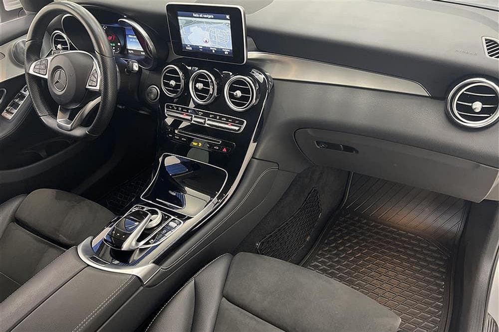 Mercedes GLC 220 d 4M Coupé AMG D-Värm Drag Burmester 360° interiör