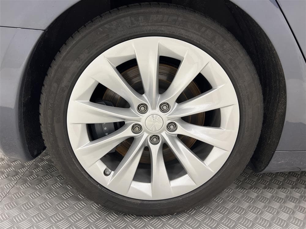 Tesla Model S Long Range AWD Luftfjädring Pano Moms FSDinteriör