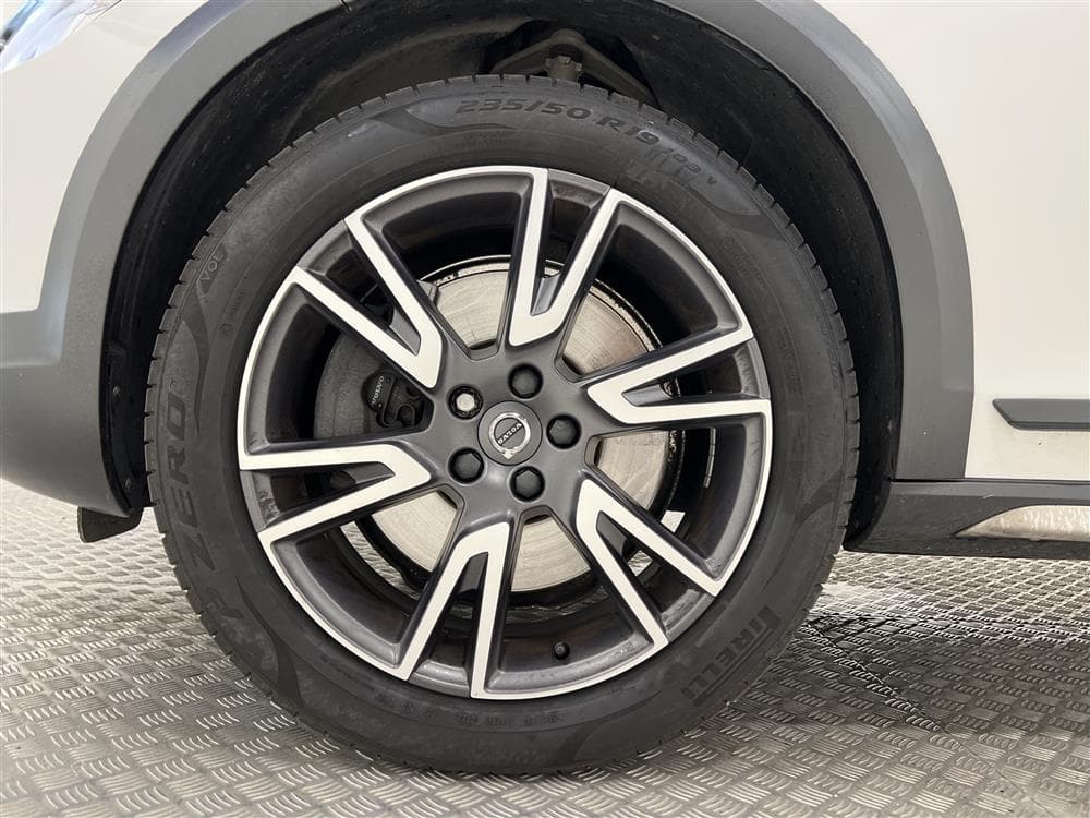 Volvo V90 D4 Cross Country AWD VOC D-värm Pano H/K Bkam Momsinteriör
