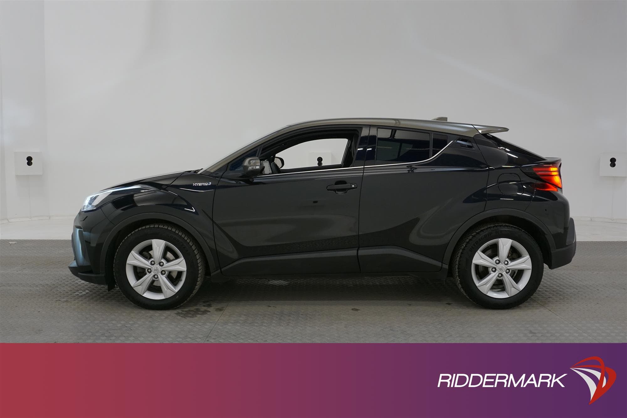 Toyota C-HR Hybrid CVT 184hk Executive JBL Navi Skinn B-Kam