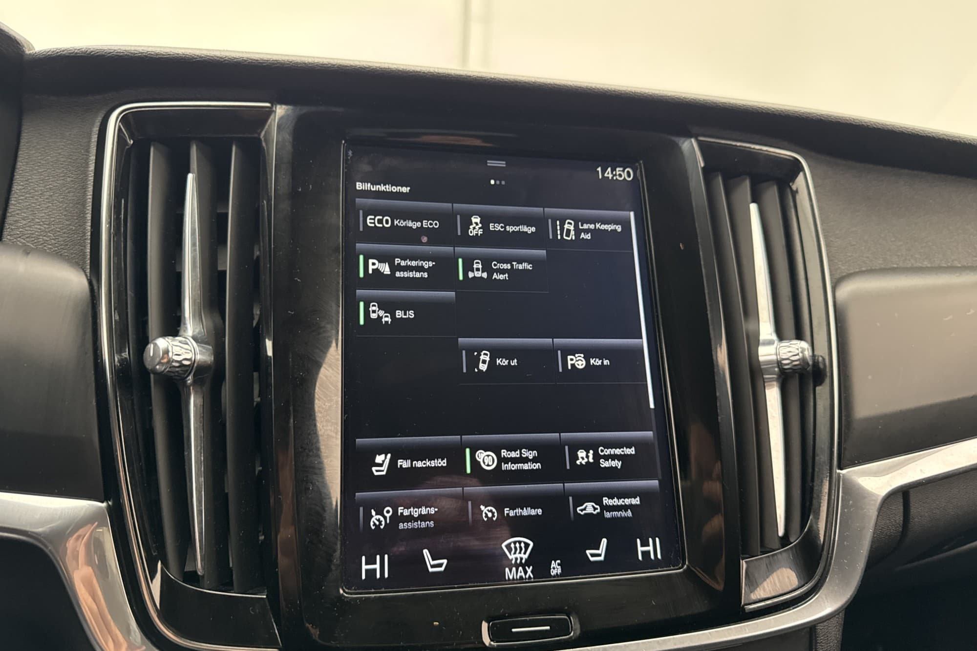 Volvo V90 D3 AWD 150hk Kinetic VOC BLIS Värmare Carplay