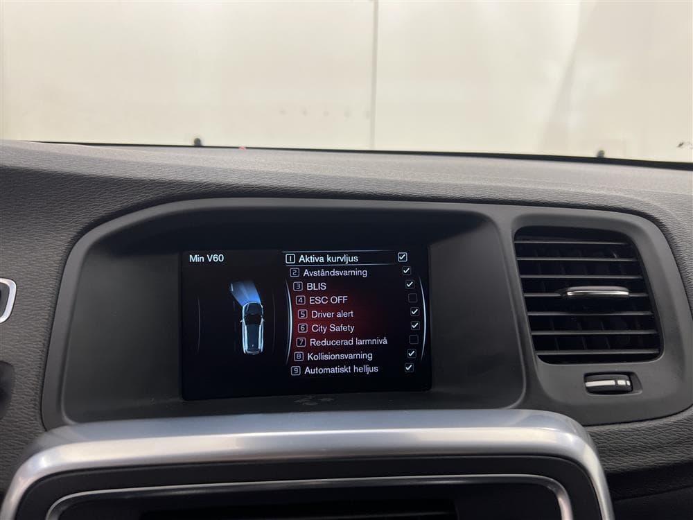 Volvo V60 D4 181hk Summum GPS D-värm Perf-sound Drag Välserv