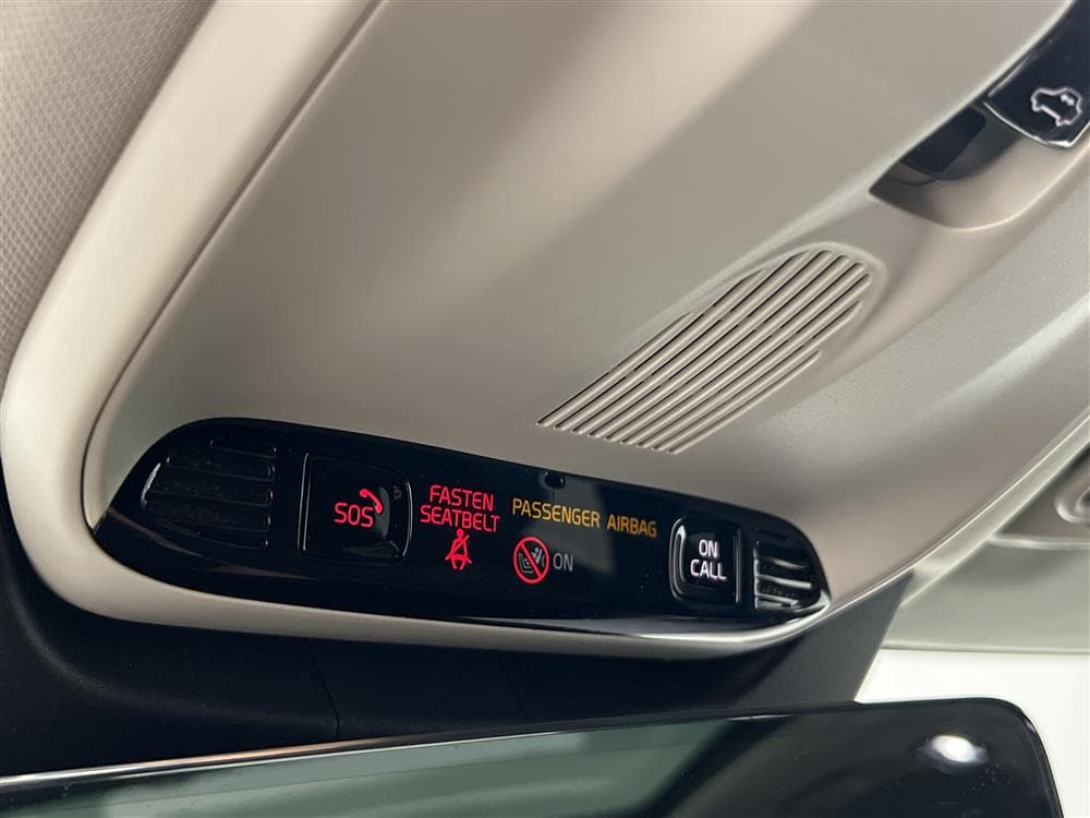 Volvo V90 D4 Cross Country AWD VOC D-värm Pano H/K Bkam Momsinteriör