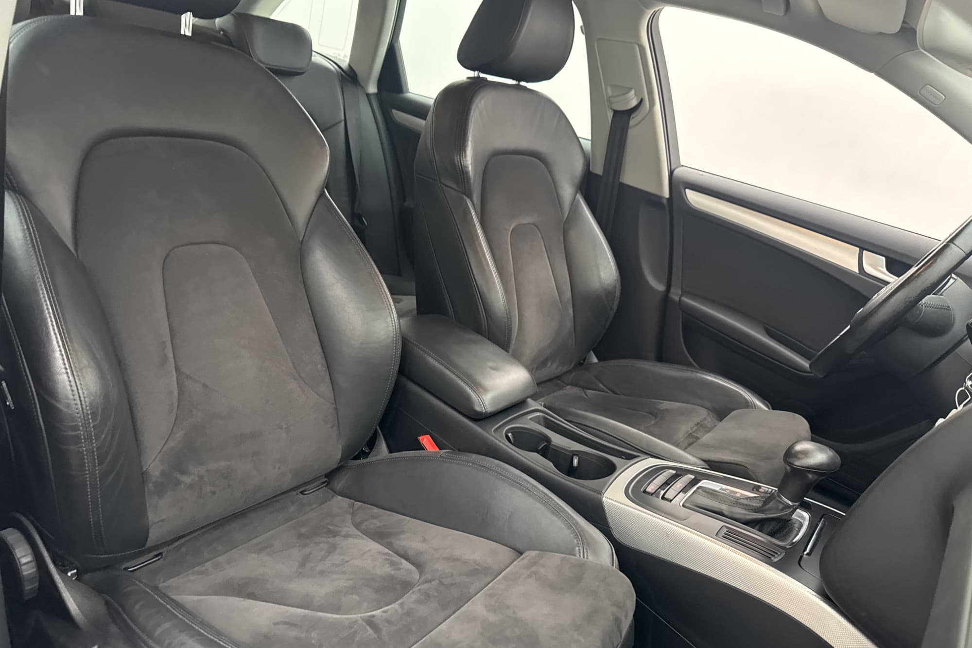 Audi A4 Avant 2.0 TDI 190hk S-Line Dragkrok P-Sensorer