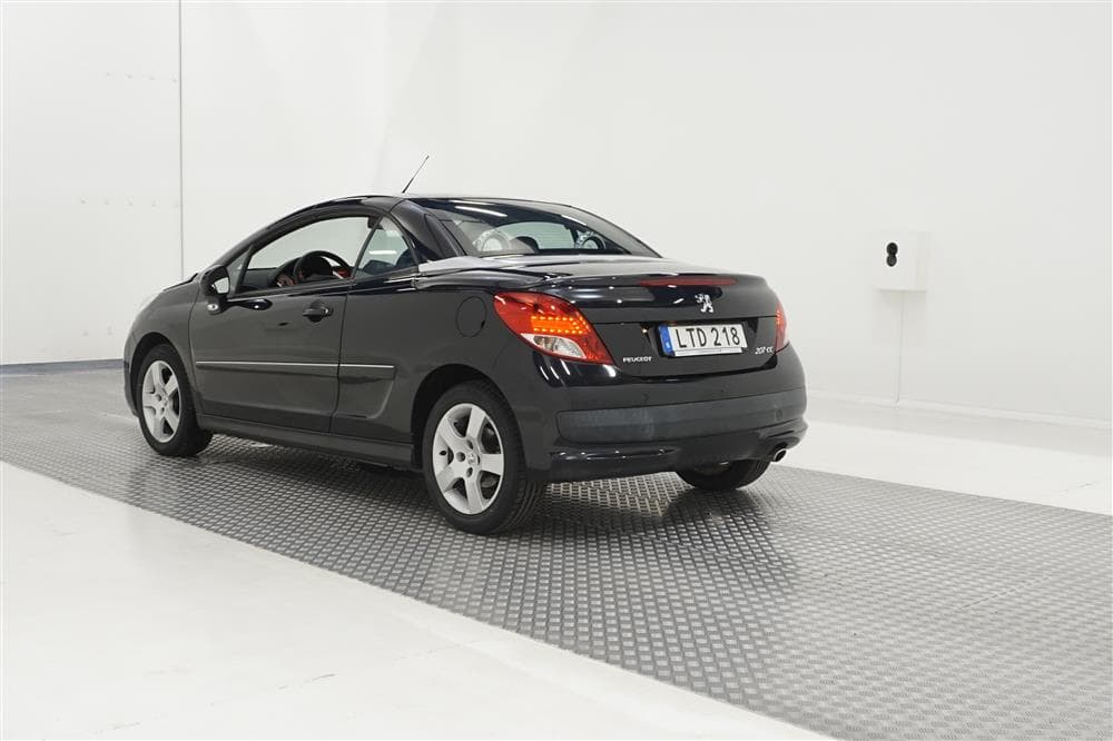 Peugeot 207 CC 1.6 HDI 112hk Nyservad Nybesiktigad 0.49l/milexteriör