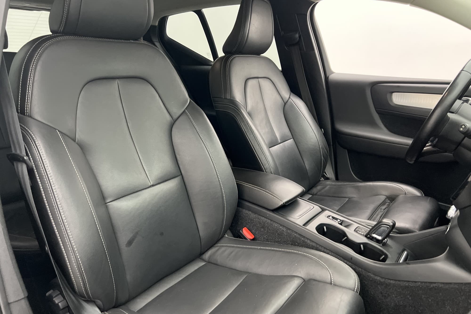 Volvo XC40 D4 AWD 190hk Momentum Skinn 360° Navi BLIS Drag
