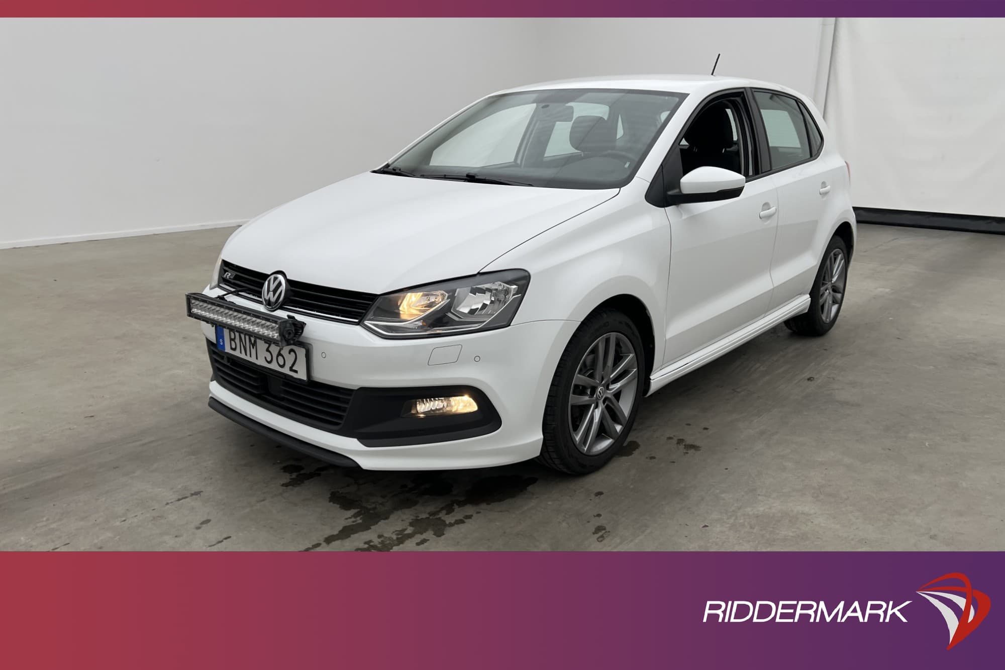 Volkswagen Polo 90hk R-Line M&K-Värmare Dragkrok Sensorer
