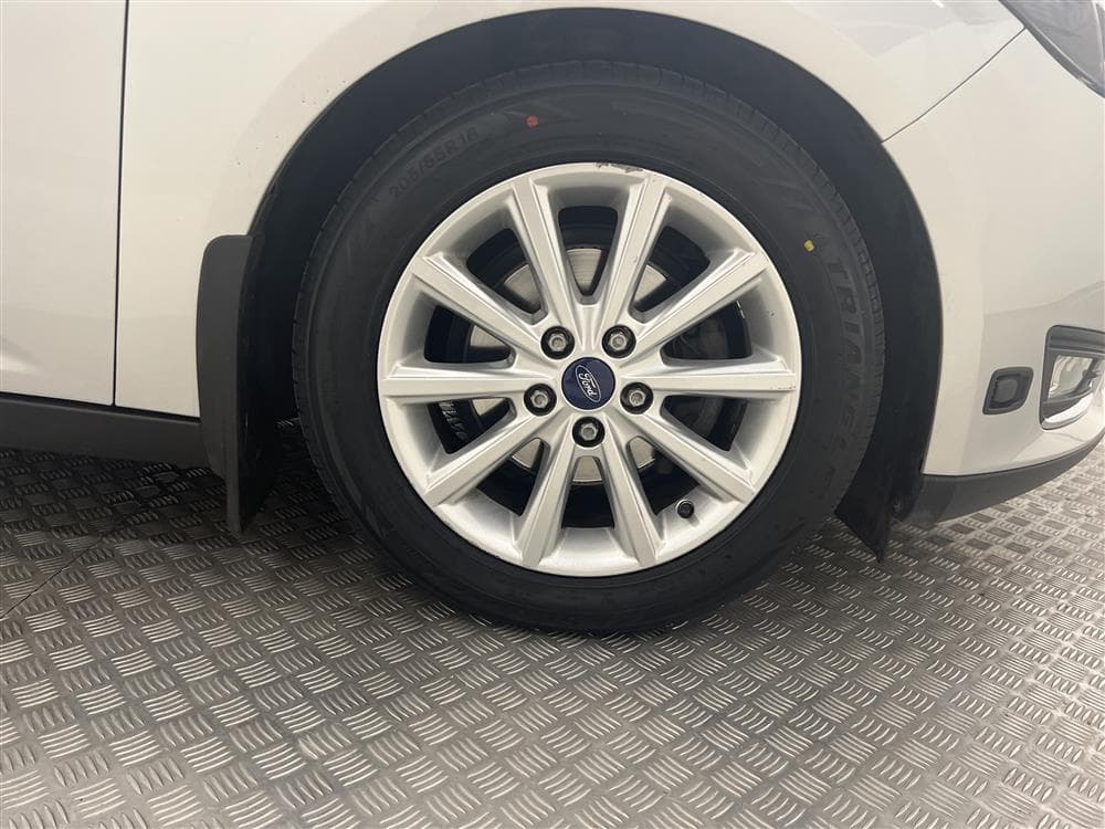 Ford Focus 1.5 TDCi 120hk Välservad Låg Skatt 0,38L/mil interiör