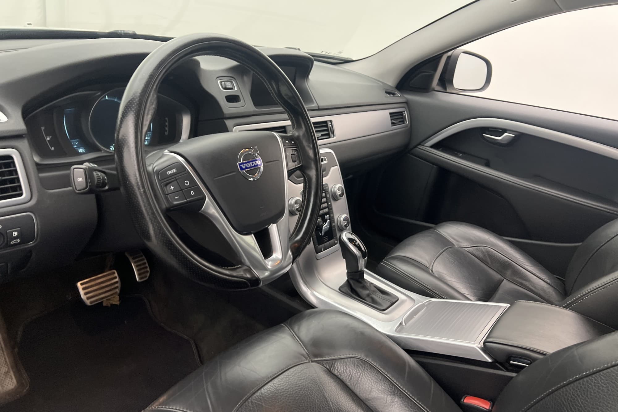 Volvo V70 D4 AWD 181hk Dynamic Edit VOC Värmare Skinn Drag