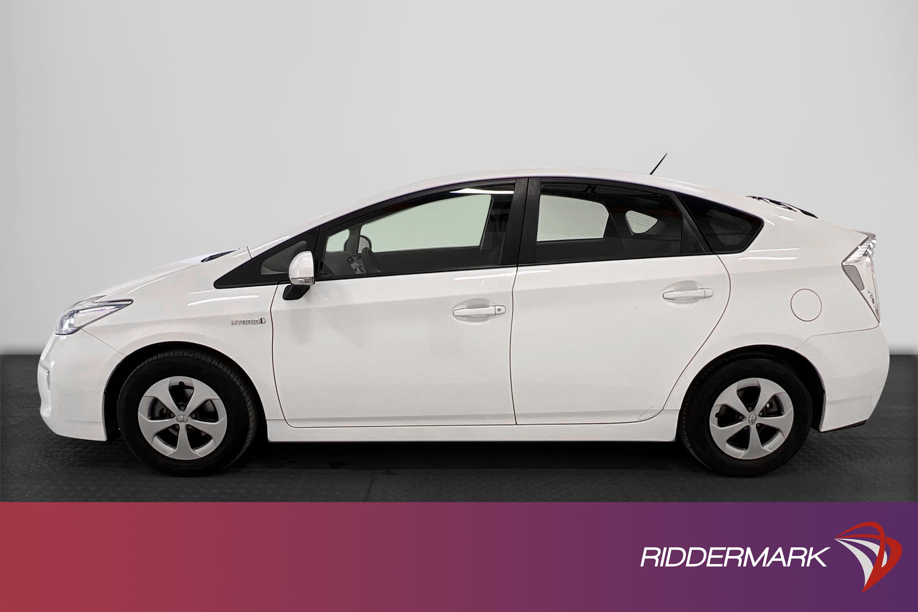 Toyota Prius Hybrid CVT 136hk B-Kamera 360kr Skatt 0,39L/mil