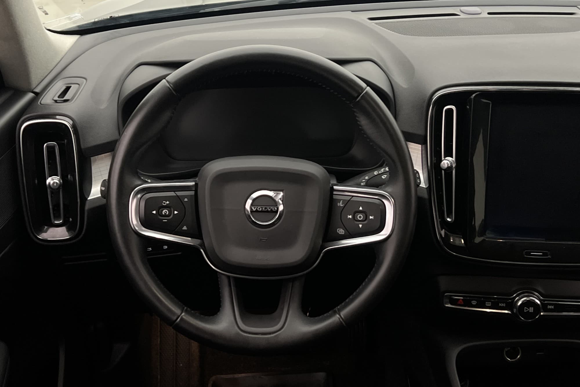 Volvo XC40 Recharge T5 Momentum VOC Värmare Sensorer CarPlay