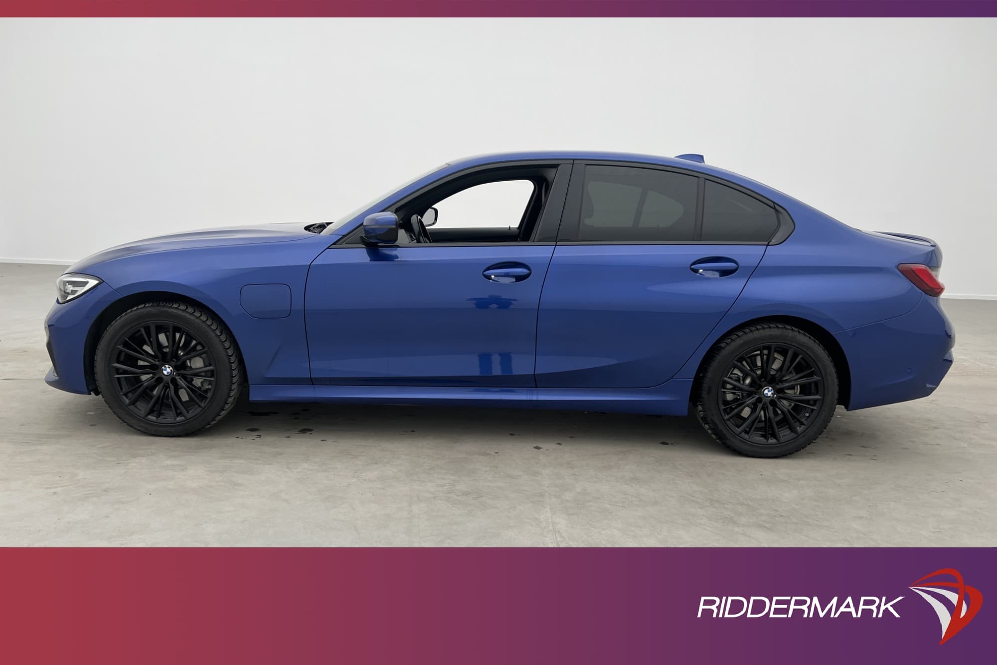 BMW 330e xDrive Sedan