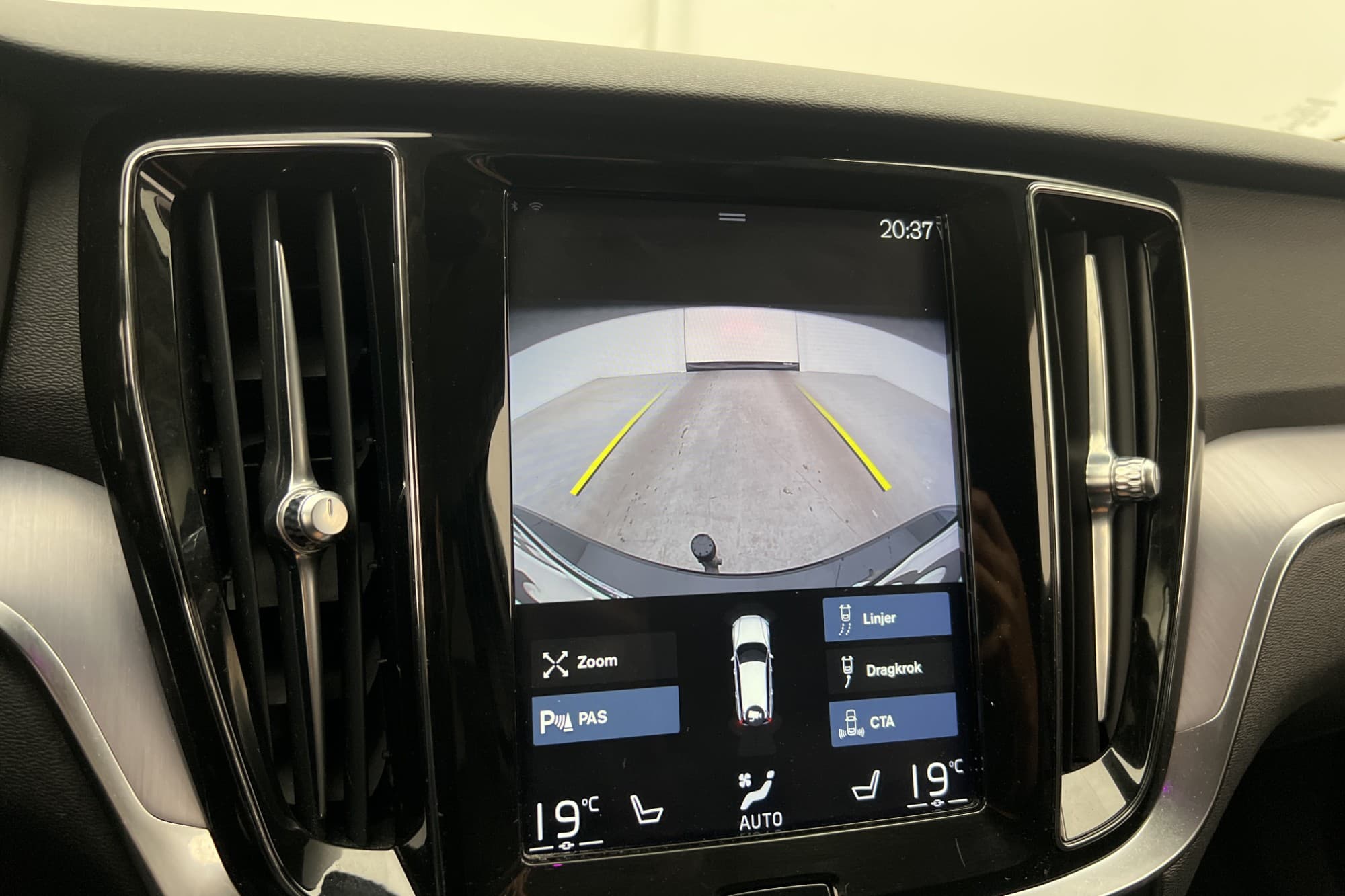 Volvo V60 D4 AWD 190hk Momentum H/K Kamera Drag Navi BLIS