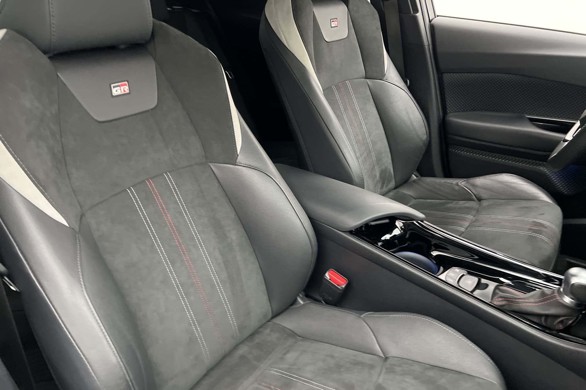 Toyota C-HR Hybrid 184hk GR Sport JBL Navi Kamera Rattvärme